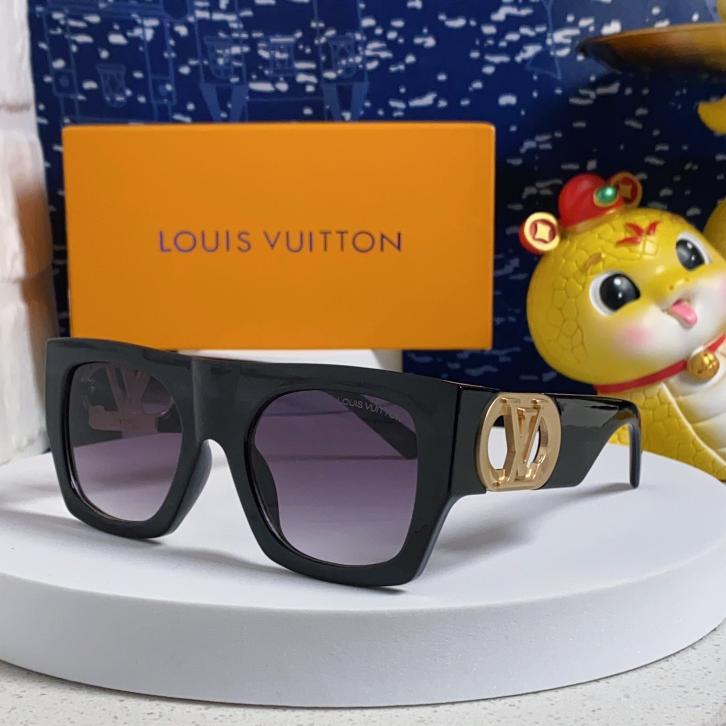 LOUIS VUITTON LINK SQUARE SUNGLASSES 570273 IN BLACK ACETATE GREY SMOKE LENS