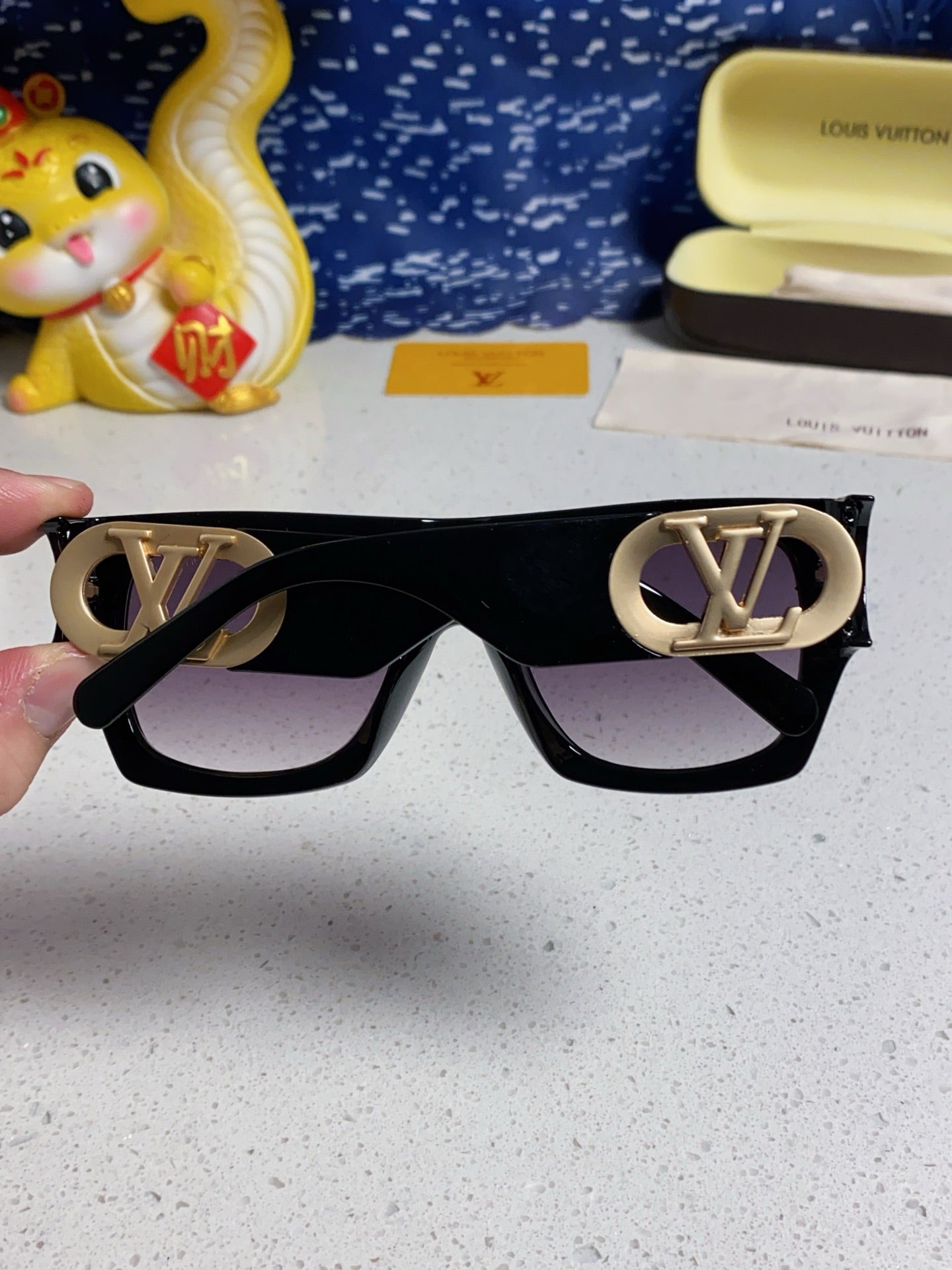 LOUIS VUITTON LINK SQUARE SUNGLASSES 570273 IN BLACK ACETATE GREY SMOKE LENS