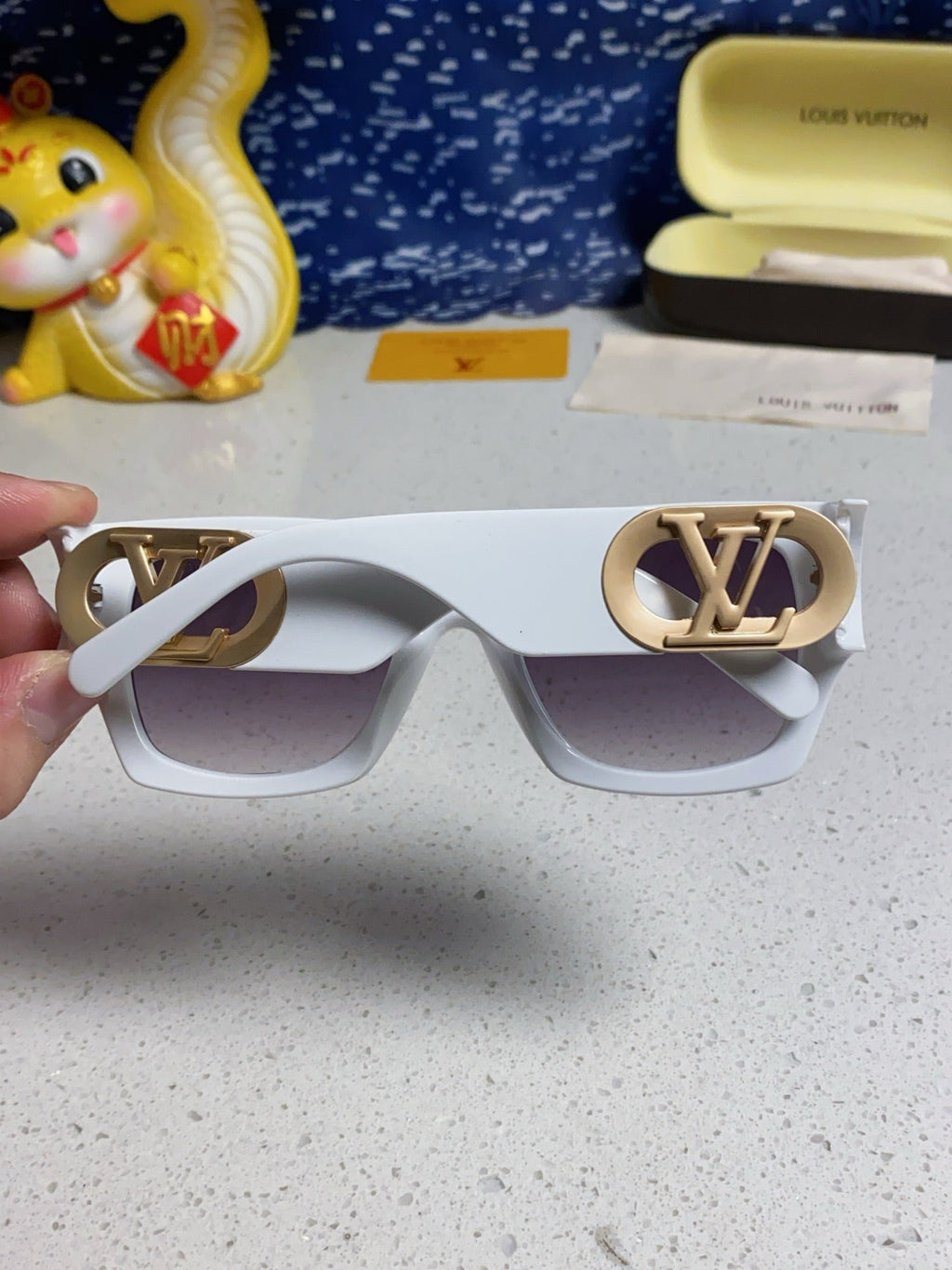 LOUIS VUITTON LINK SQUARE SUNGLASSES 570274 IN WHITE ACETATE GOLD LOGO