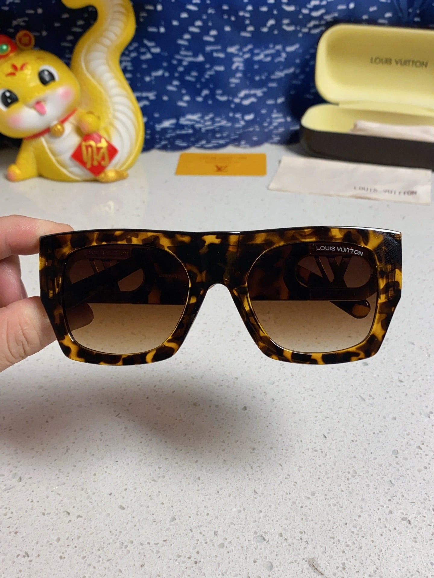 LOUIS VUITTON LINK SQUARE SUNGLASSES 570275 IN HAVANA ACETATE GOLD LOGO