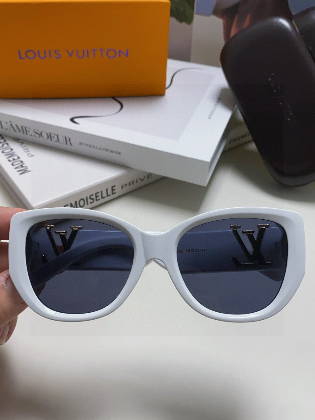 LOUIS VUITTON ICON CAT EYE SUNGLASSES 570248 IN WHITE ACETATE