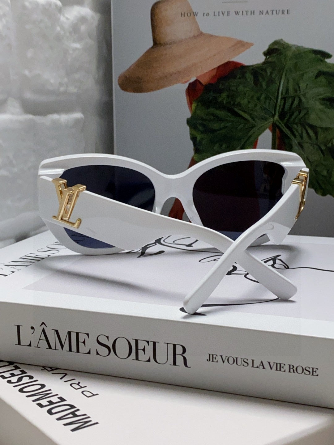 LOUIS VUITTON ICON CAT EYE SUNGLASSES 570248 IN WHITE ACETATE