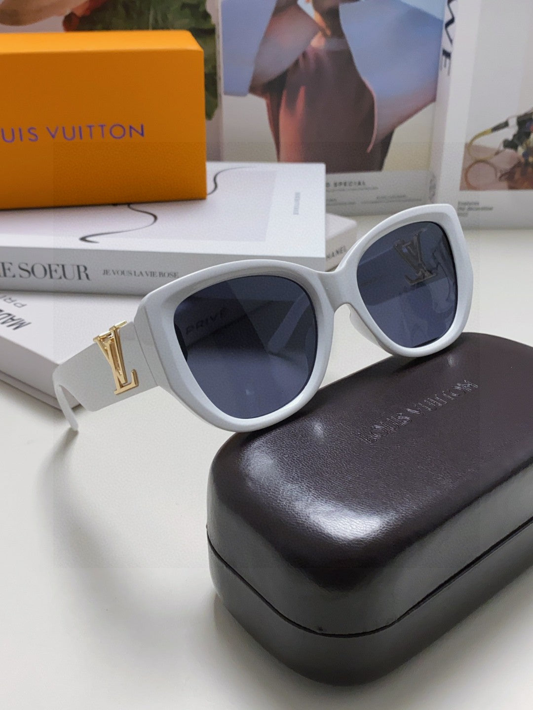 LOUIS VUITTON ICON CAT EYE SUNGLASSES 570248 IN WHITE ACETATE