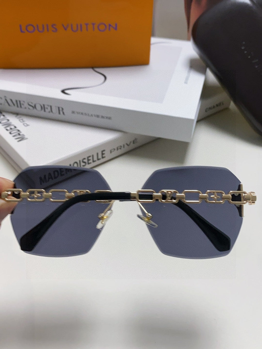 LOUIS VUITTON CHAIN SQUARE SUNGLASSES 570261 IN GOLD METAL BLACK LENS