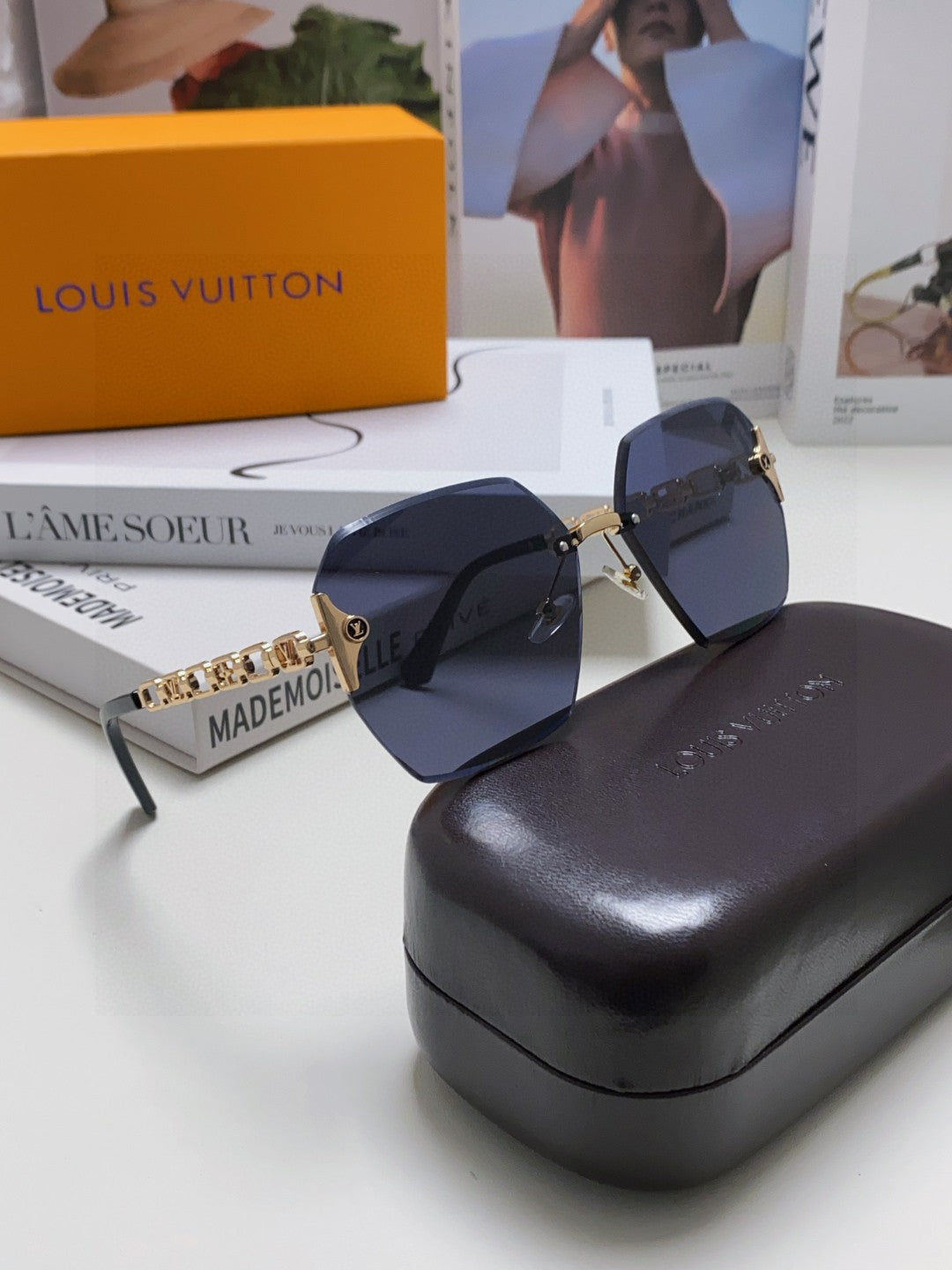 LOUIS VUITTON CHAIN SQUARE SUNGLASSES 570261 IN GOLD METAL BLACK LENS
