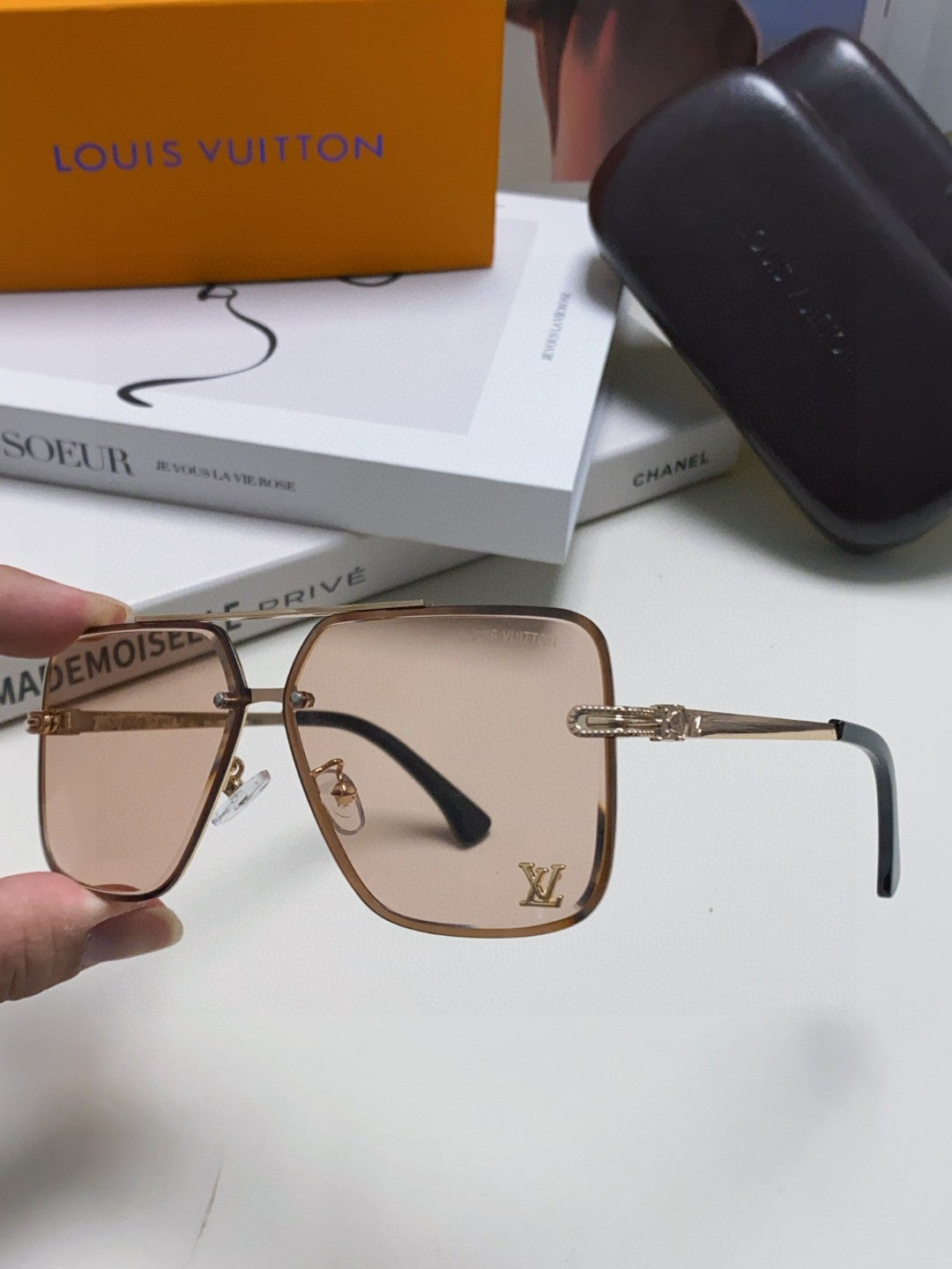 LOUIS VUITTON SQUARE SUNGLASSES 570262 IN GOLD METAL LIGHT BROWN LENS