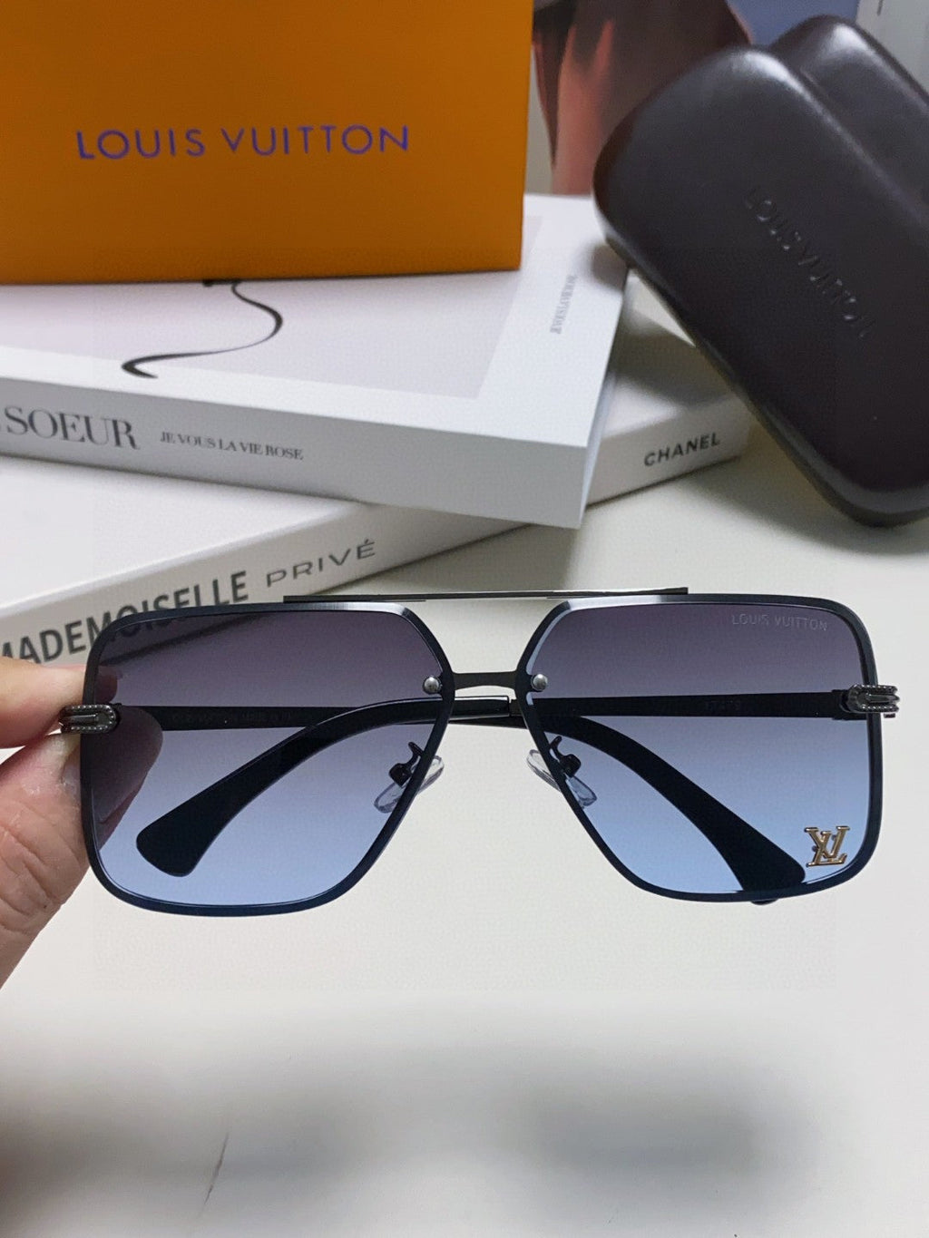 LOUIS VUITTON SQUARE SUNGLASSES 570263 IN BLACK METAL GREY SMOKE LENS
