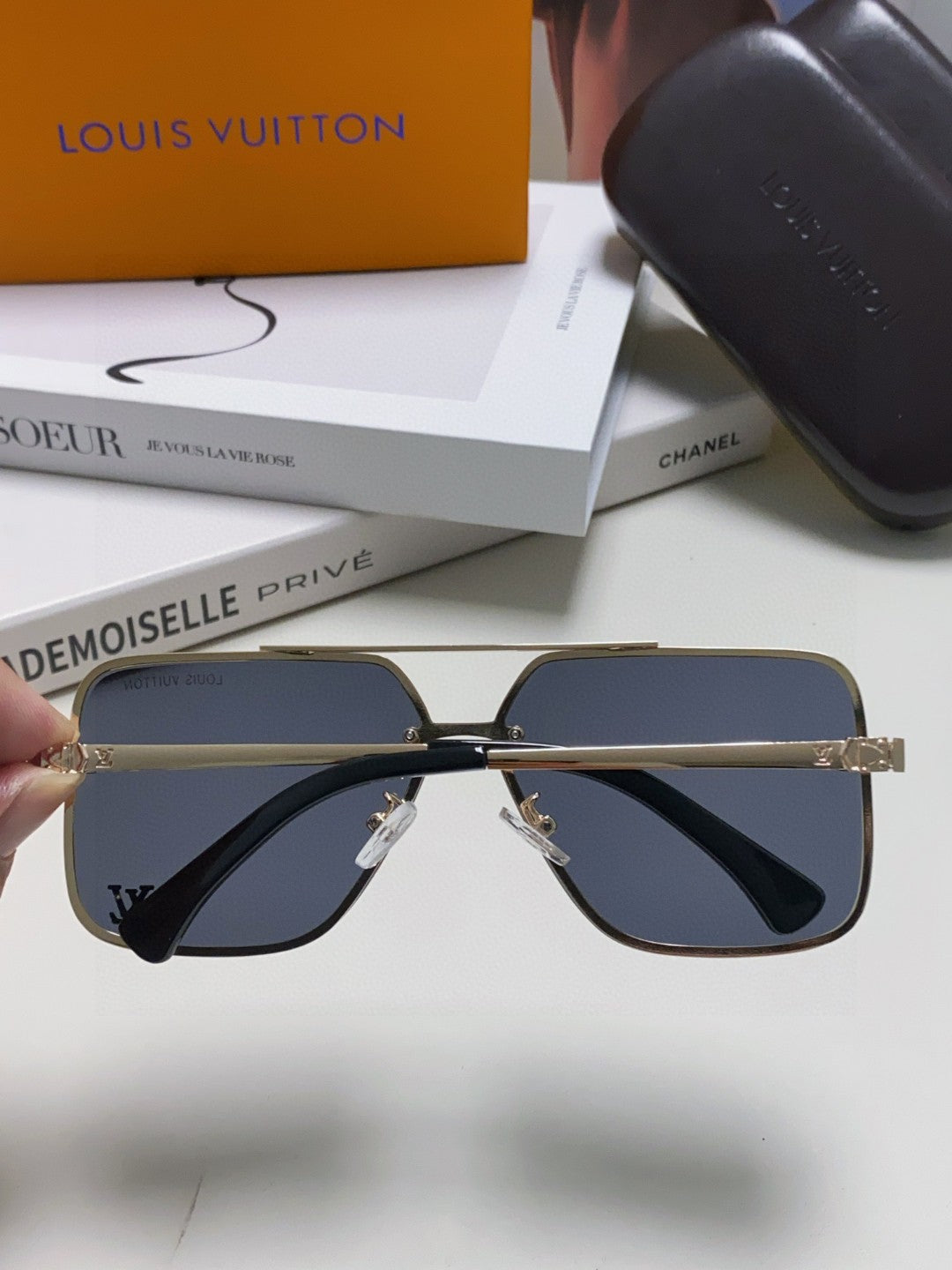 LOUIS VUITTON SQUARE SUNGLASSES 570265 IN GOLD METAL LOGO ON LENS