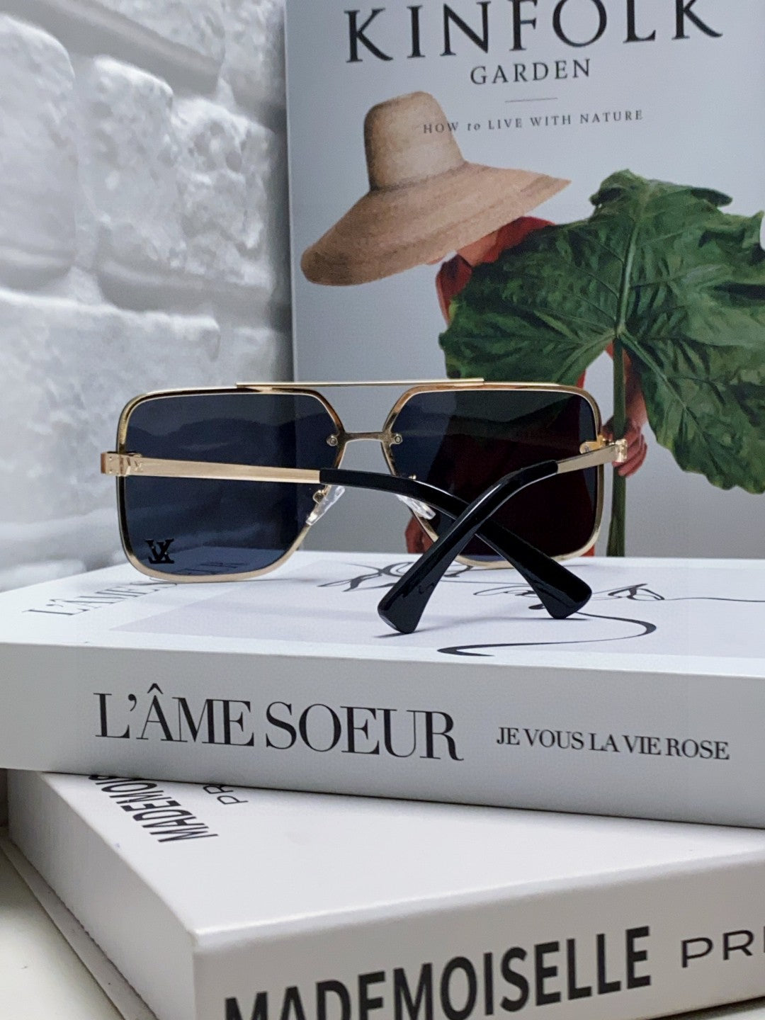 LOUIS VUITTON SQUARE SUNGLASSES 570265 IN GOLD METAL LOGO ON LENS