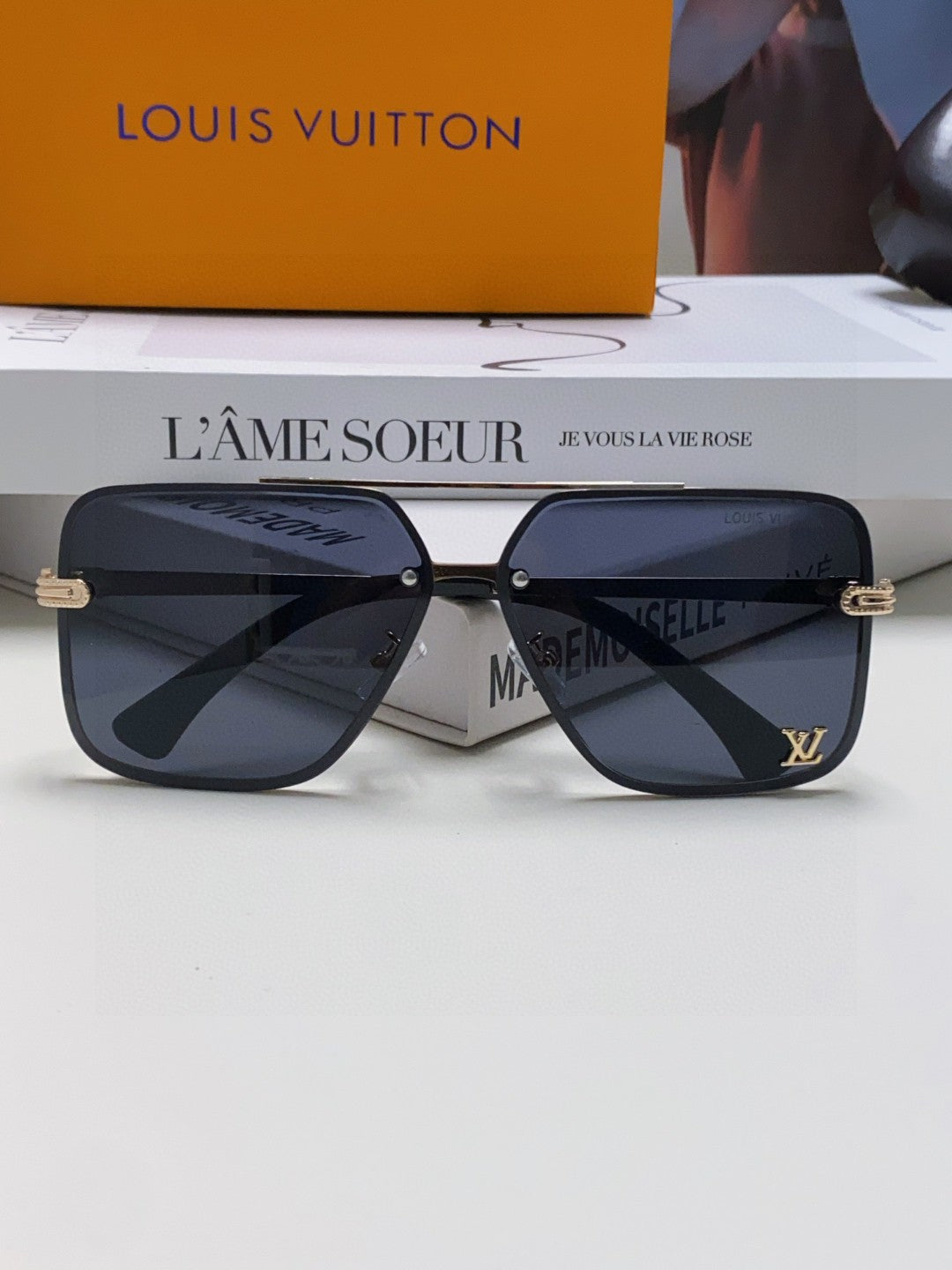 LOUIS VUITTON SQUARE SUNGLASSES 570265 IN GOLD METAL LOGO ON LENS