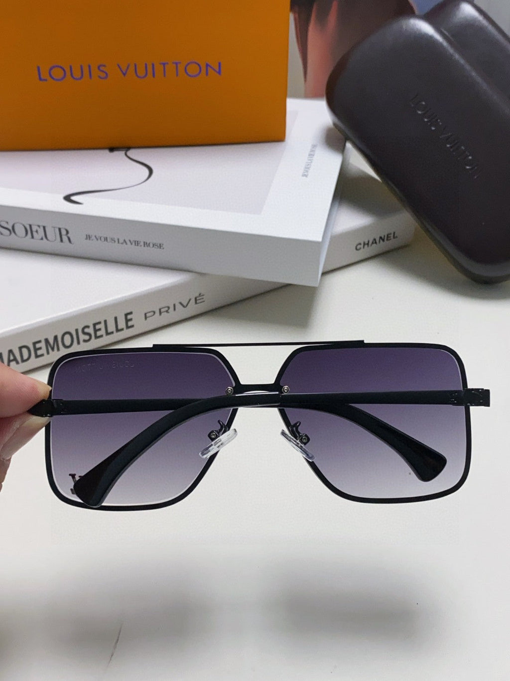 LOUIS VUITTON SQUARE SUNGLASSES 570266 IN BLACK METAL LOGO ON LENS