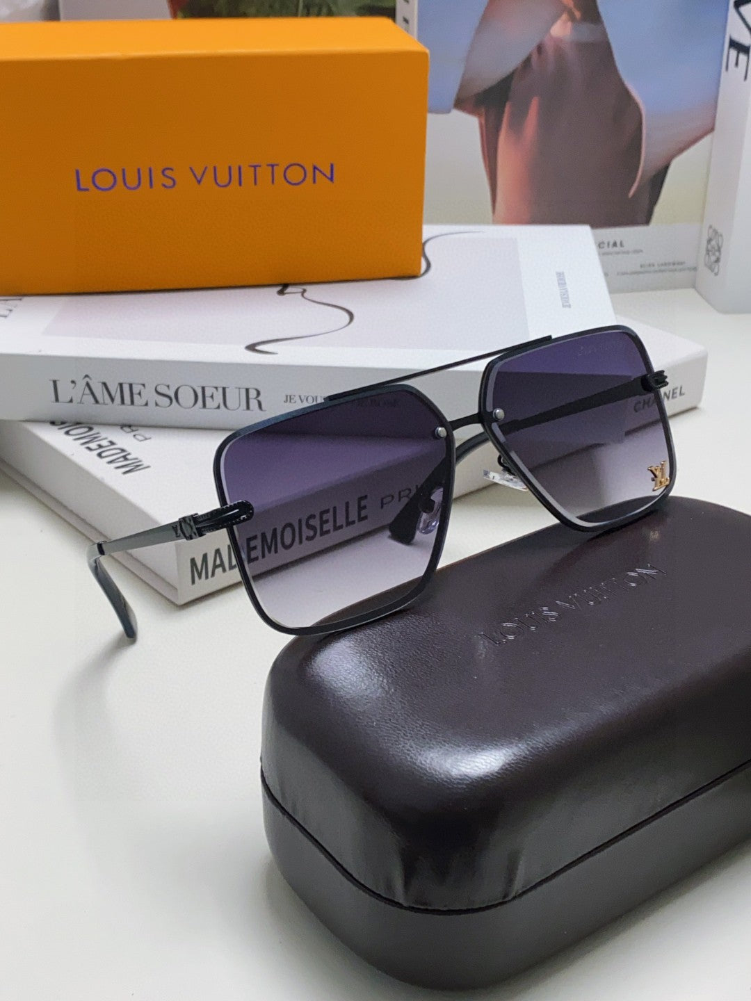 LOUIS VUITTON SQUARE SUNGLASSES 570266 IN BLACK METAL LOGO ON LENS
