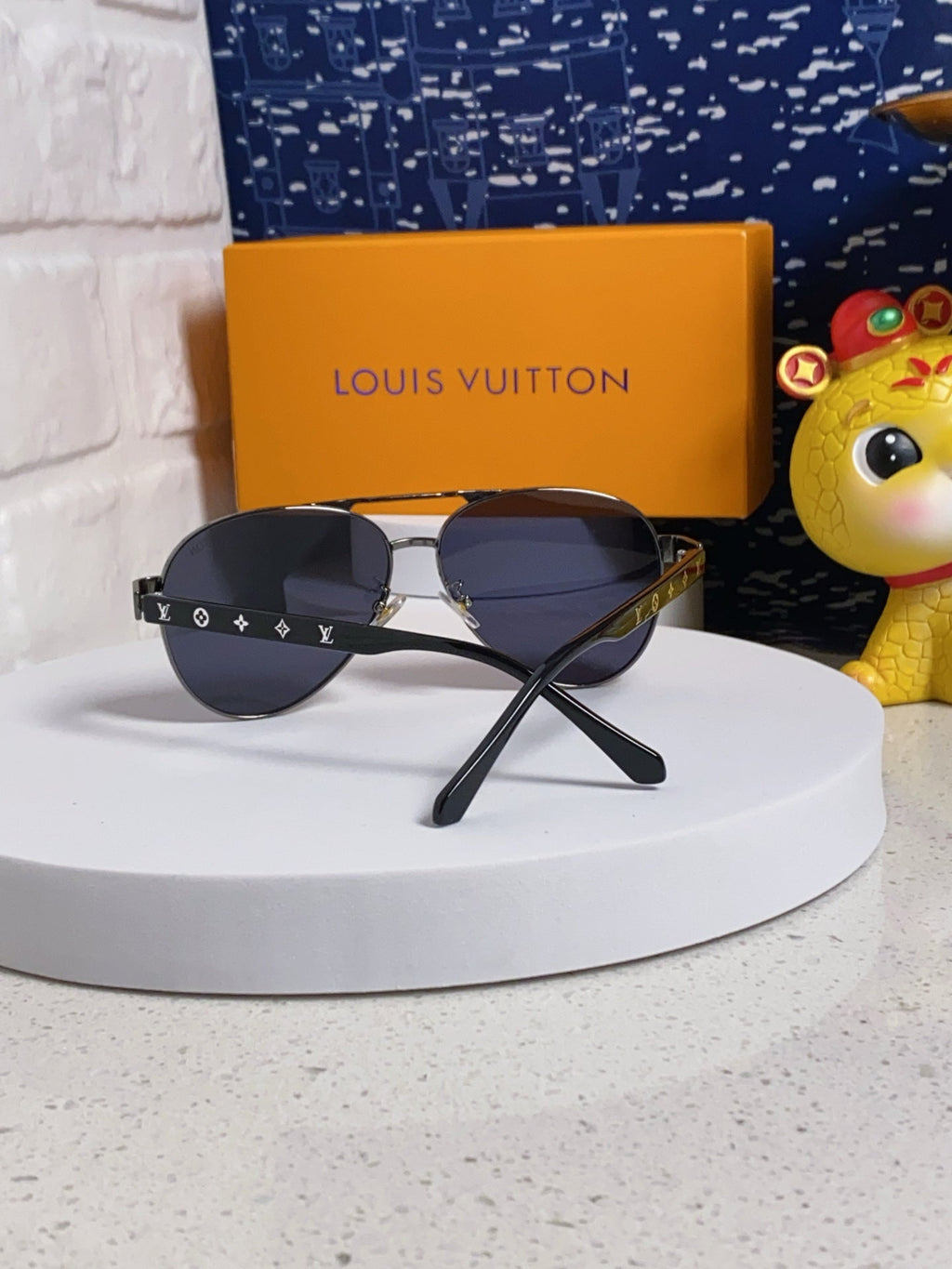 LOUIS VUITTON PILOT SUNGLASSES 571636 IN METAL BLACK LENSES MONOGRAM LOGO