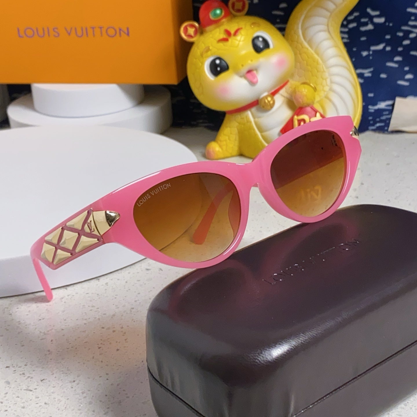LOUIS VUITTON CAT EYE SUNGLASSES 576881 IN PINK AND GOLD ACETATE