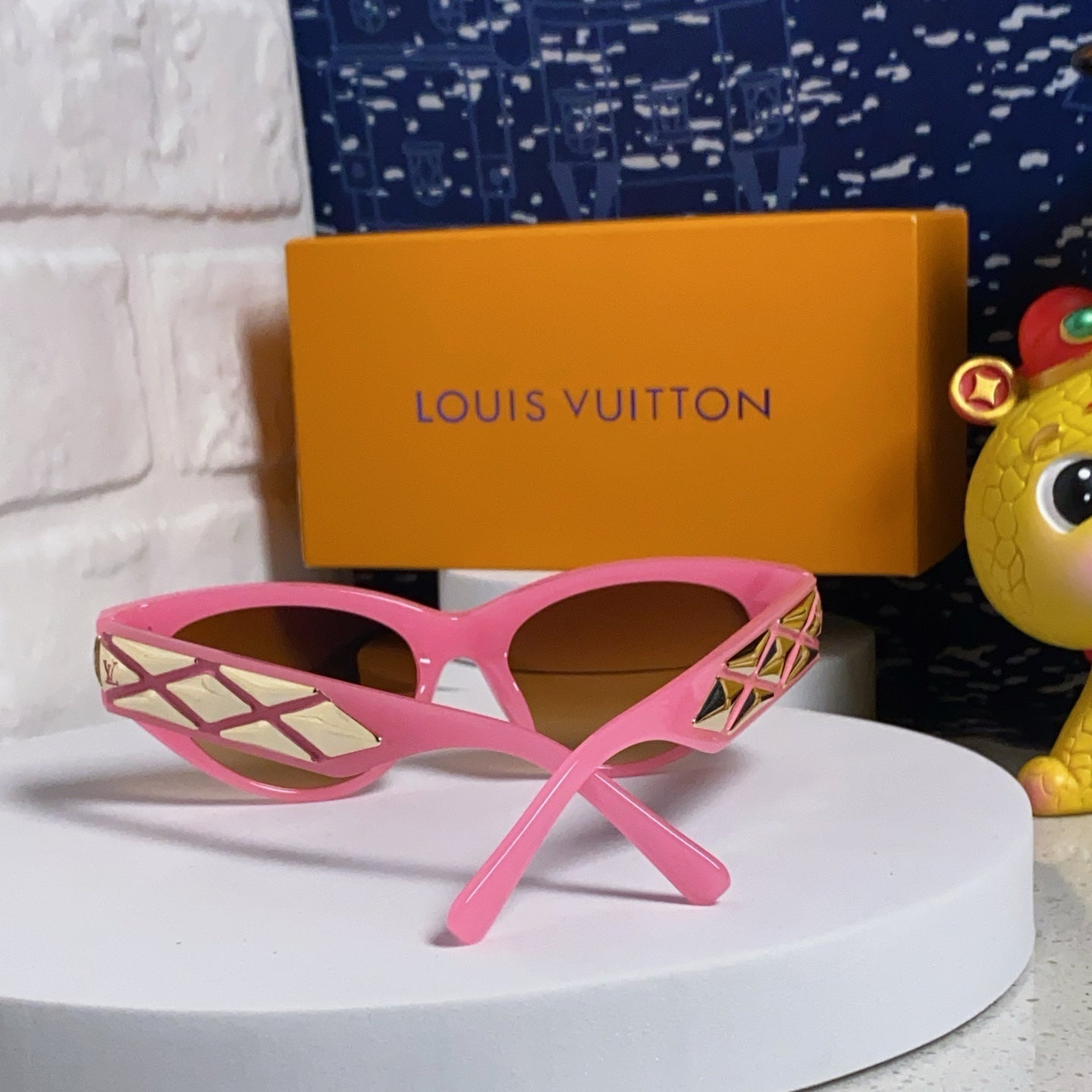 LOUIS VUITTON CAT EYE SUNGLASSES 576881 IN PINK AND GOLD ACETATE