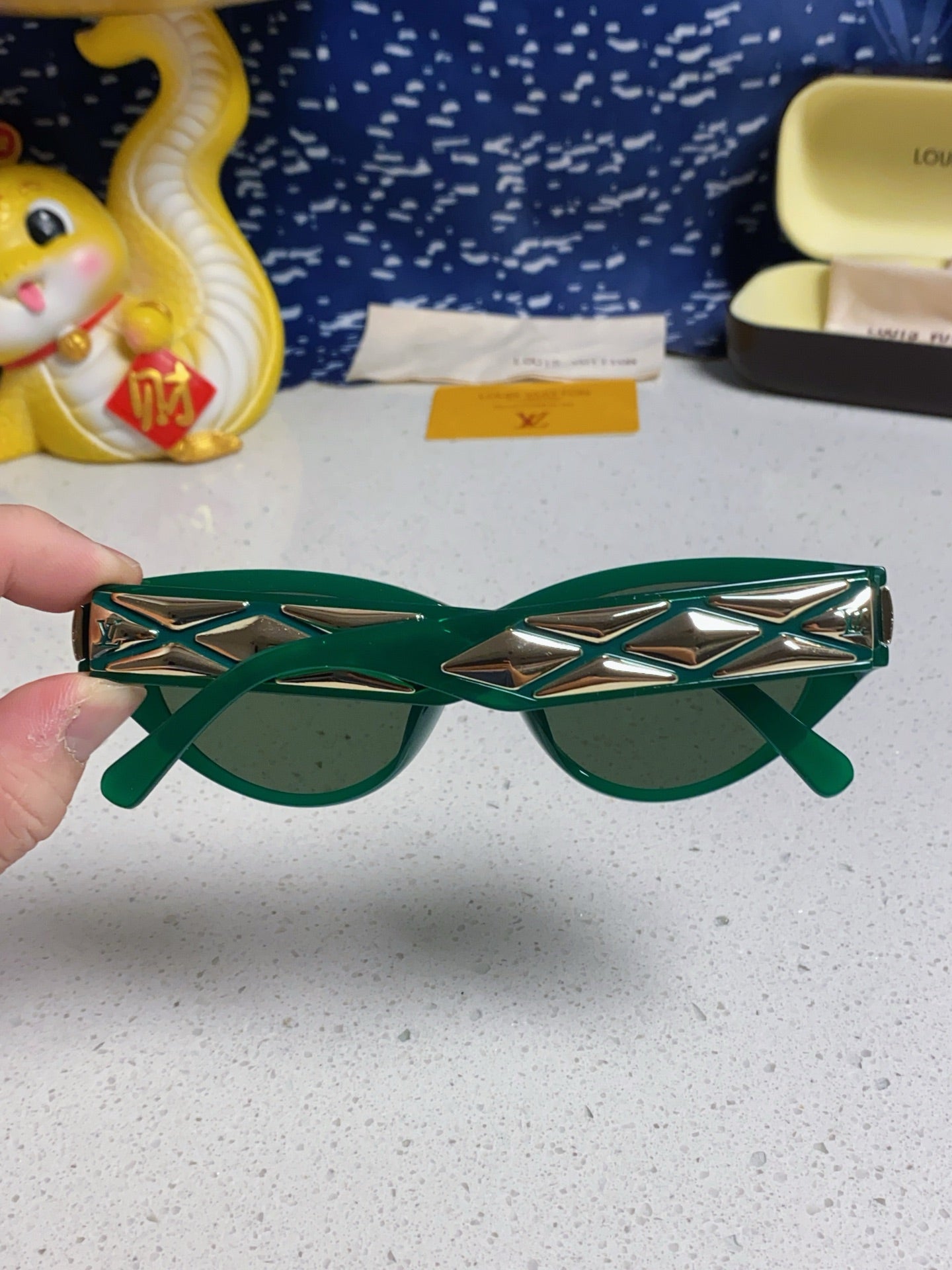 LOUIS VUITTON CAT EYE SUNGLASSES 576882 IN GREEN AND GOLD ACETATE