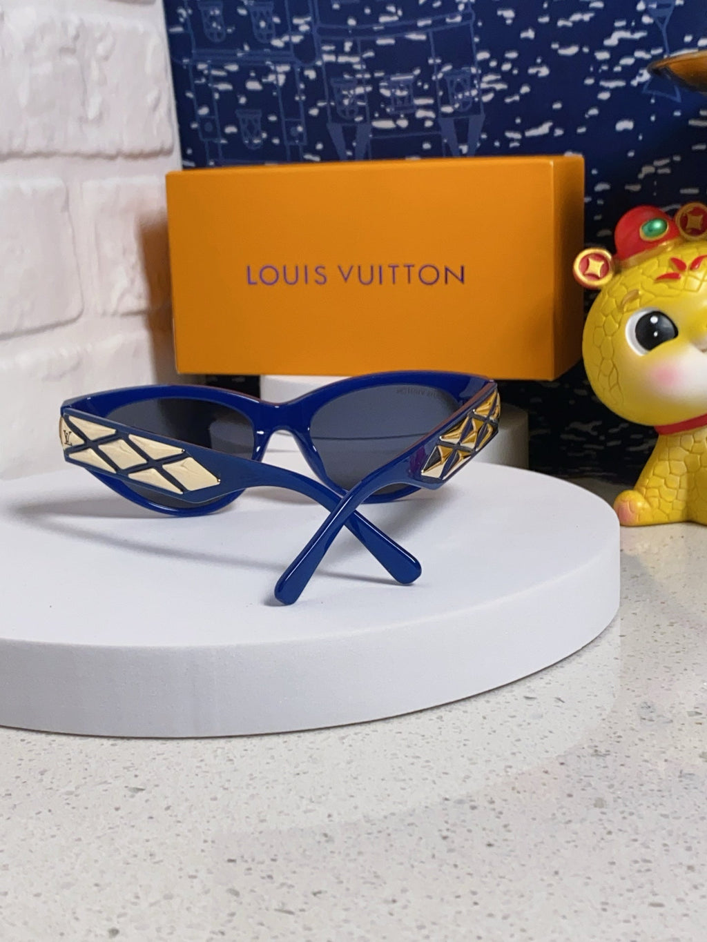LOUIS VUITTON CAT EYE SUNGLASSES 576883 IN BLUE AND GOLD ACETATE