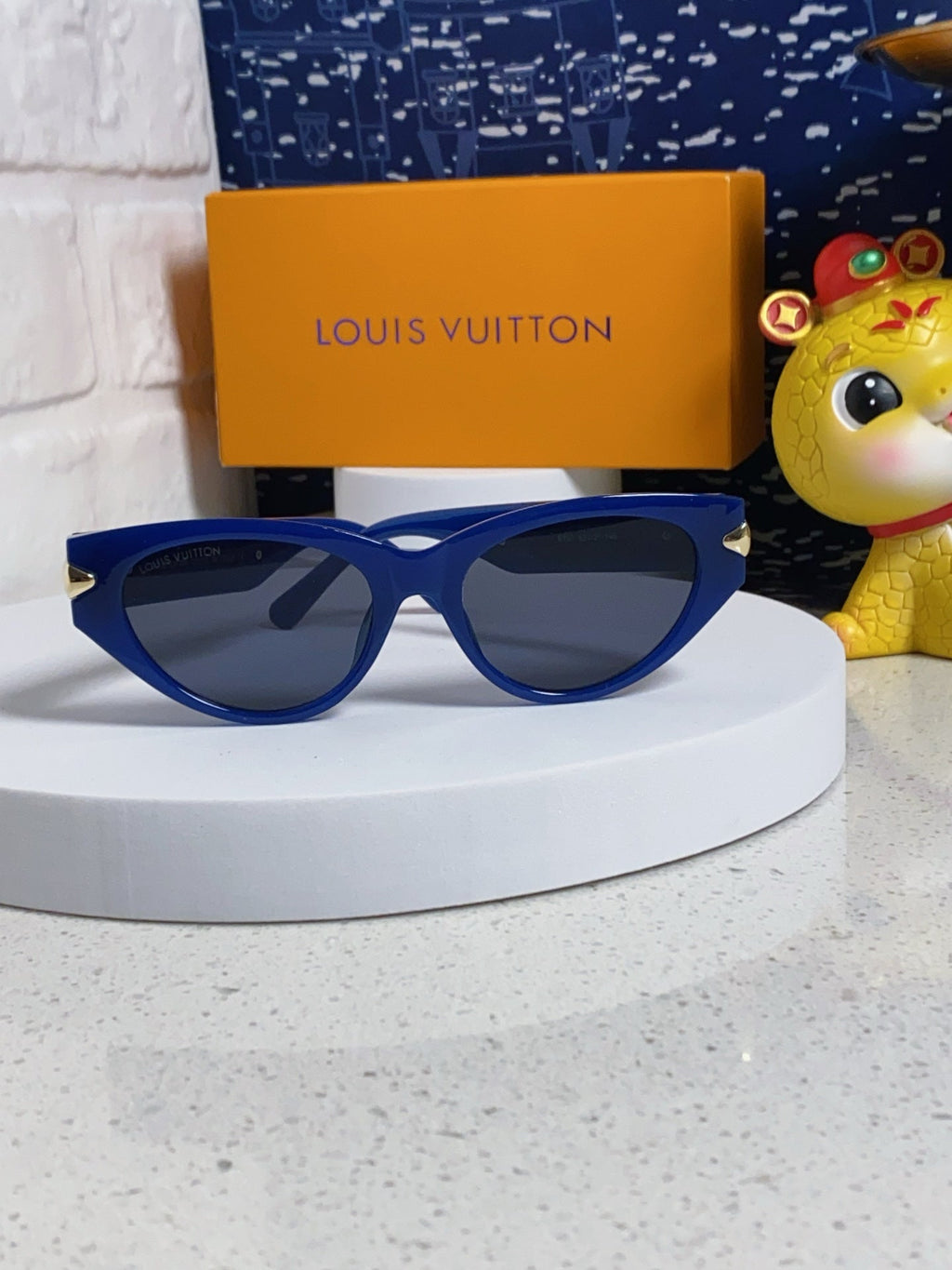 LOUIS VUITTON CAT EYE SUNGLASSES 576883 IN BLUE AND GOLD ACETATE
