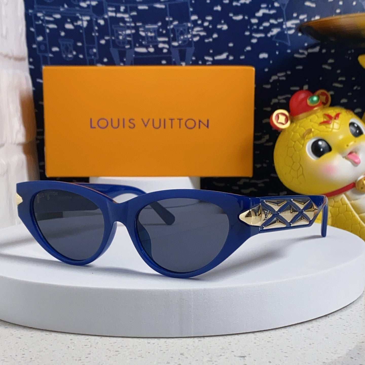 LOUIS VUITTON CAT EYE SUNGLASSES 576883 IN BLUE AND GOLD ACETATE