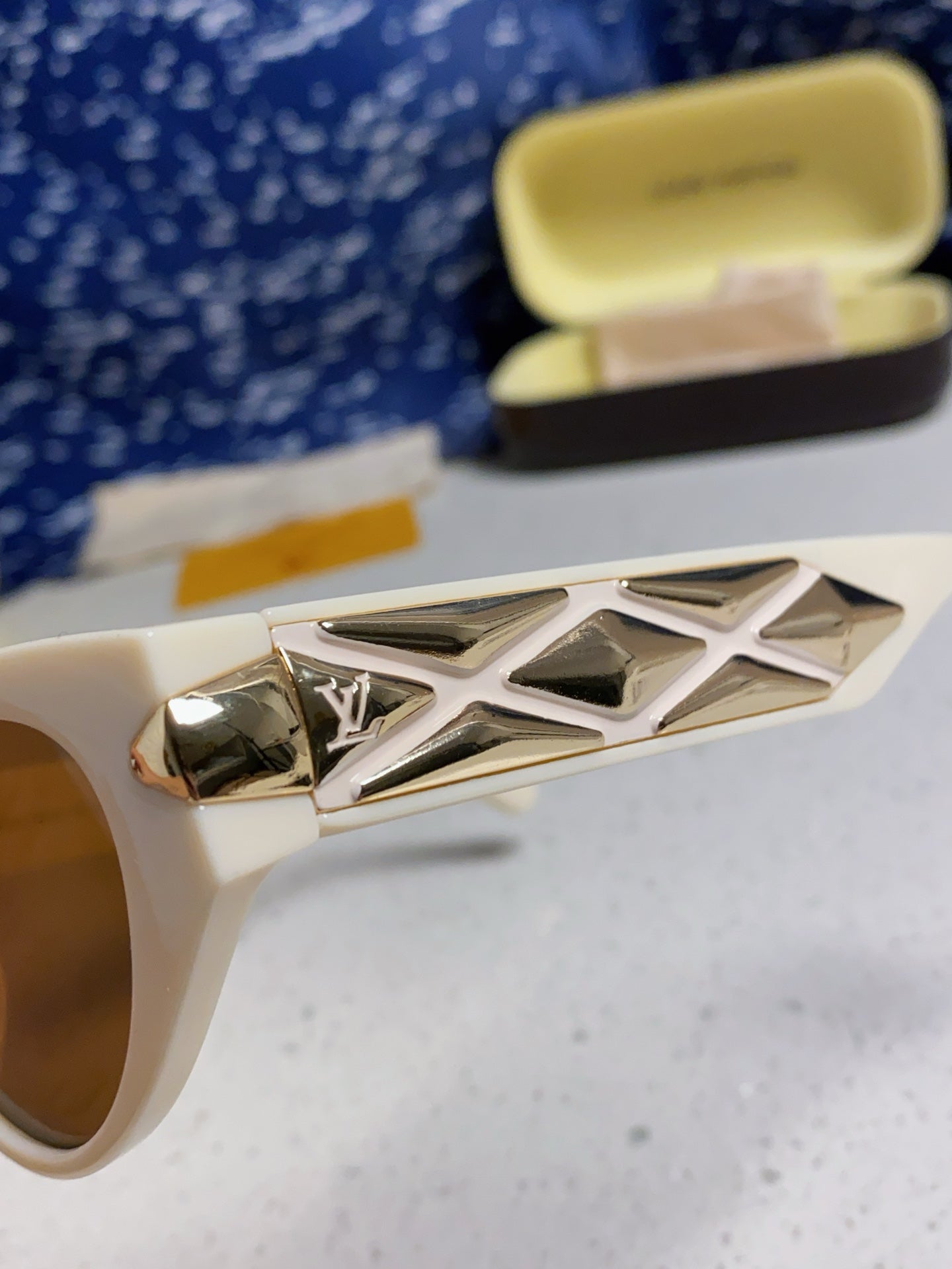 LOUIS VUITTON CAT EYE SUNGLASSES 576884 IN IVORY AND GOLD ACETATE