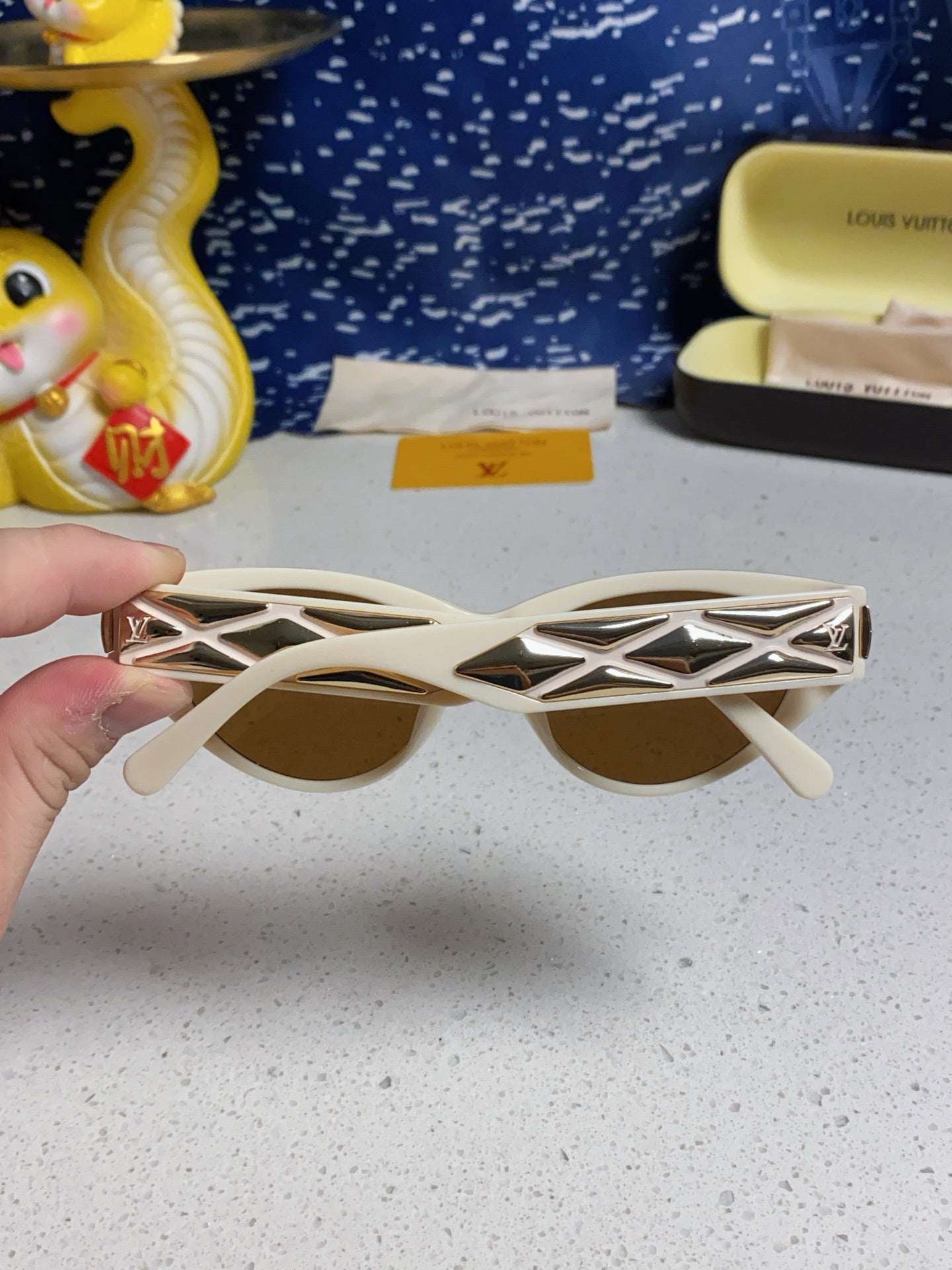 LOUIS VUITTON CAT EYE SUNGLASSES 576884 IN IVORY AND GOLD ACETATE