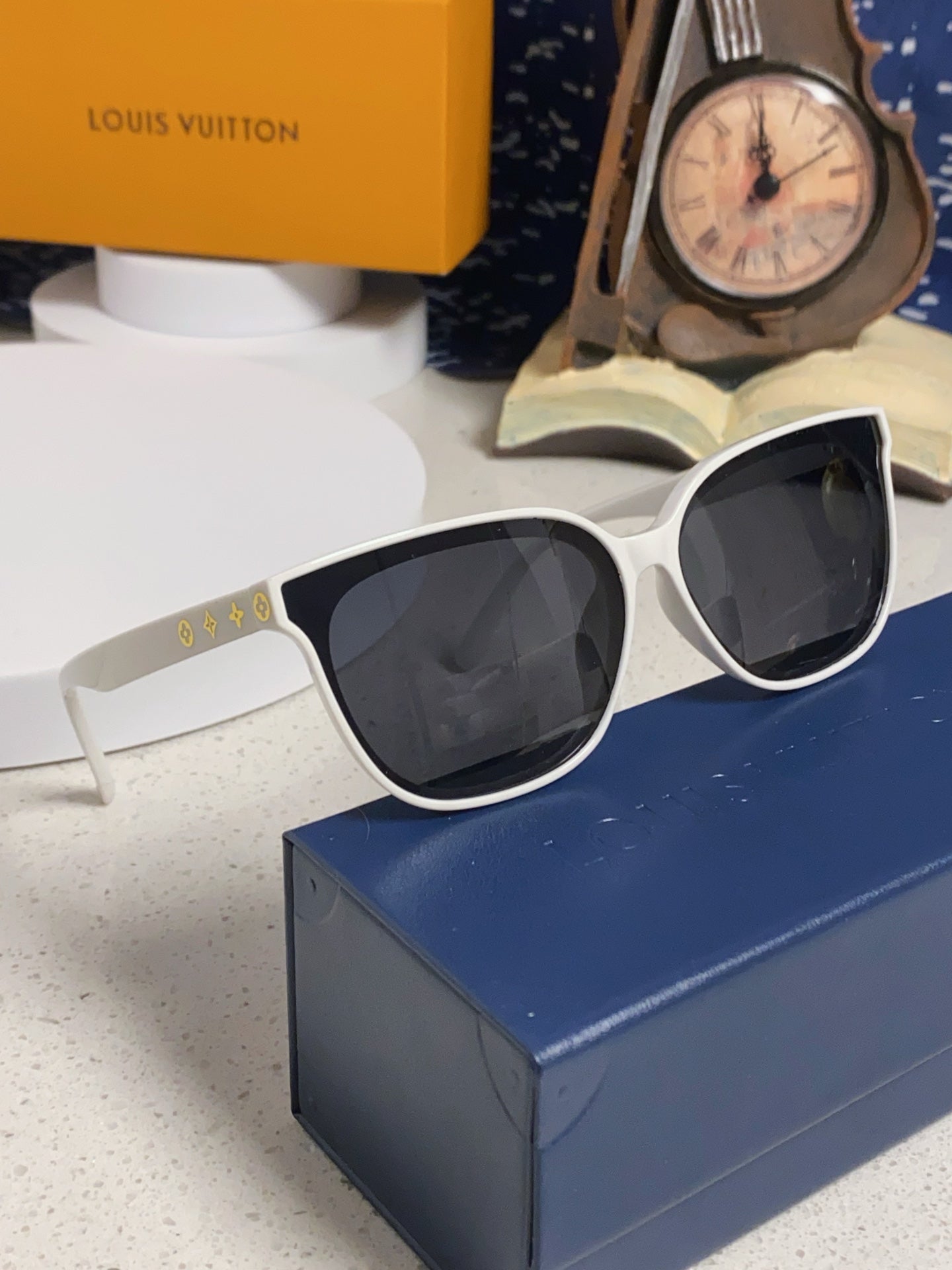 LOUIS VUITTON CAT EYE SUNGLASSES 571651 IN WHITE ACETATE