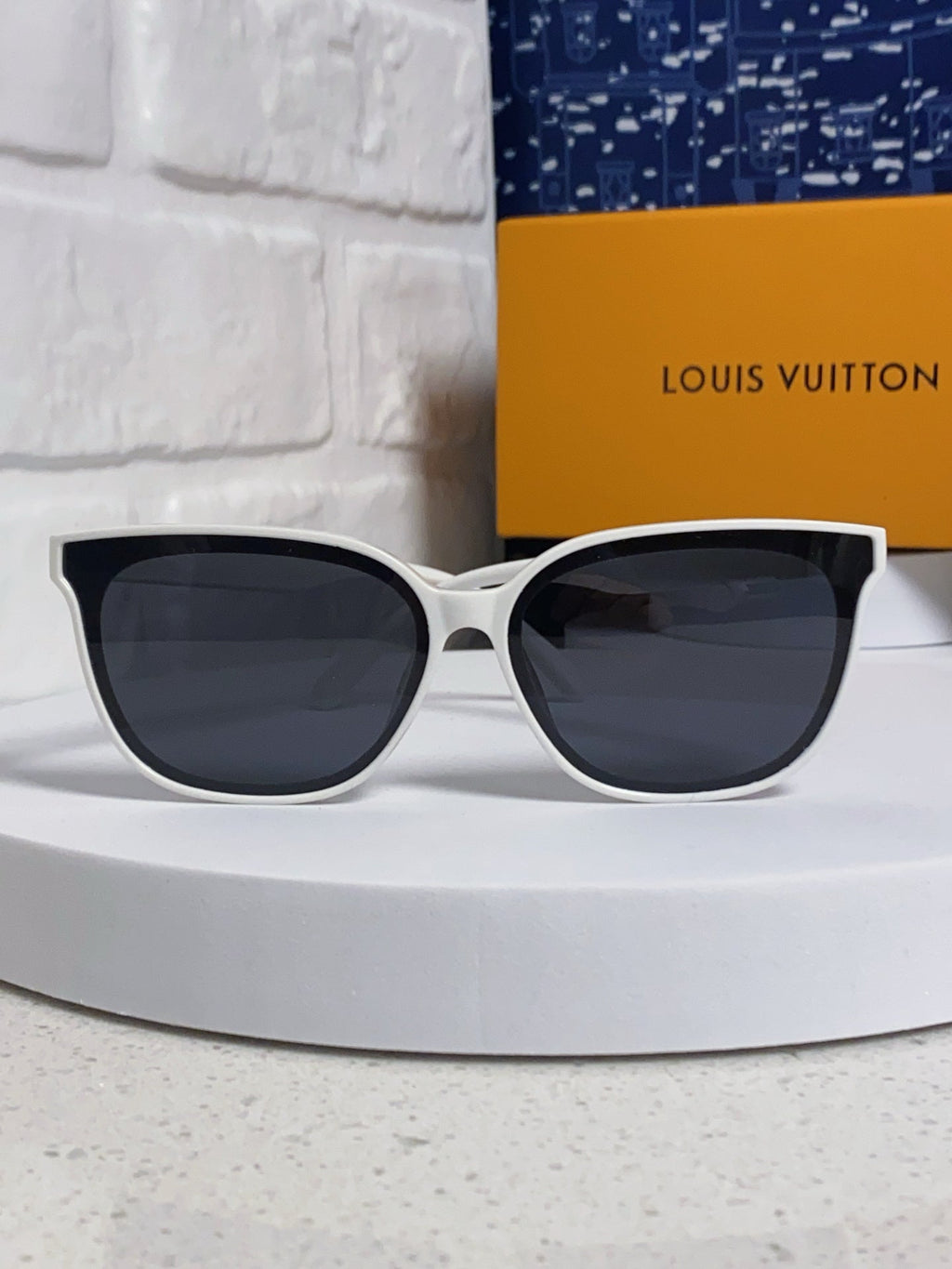 LOUIS VUITTON CAT EYE SUNGLASSES 571651 IN WHITE ACETATE
