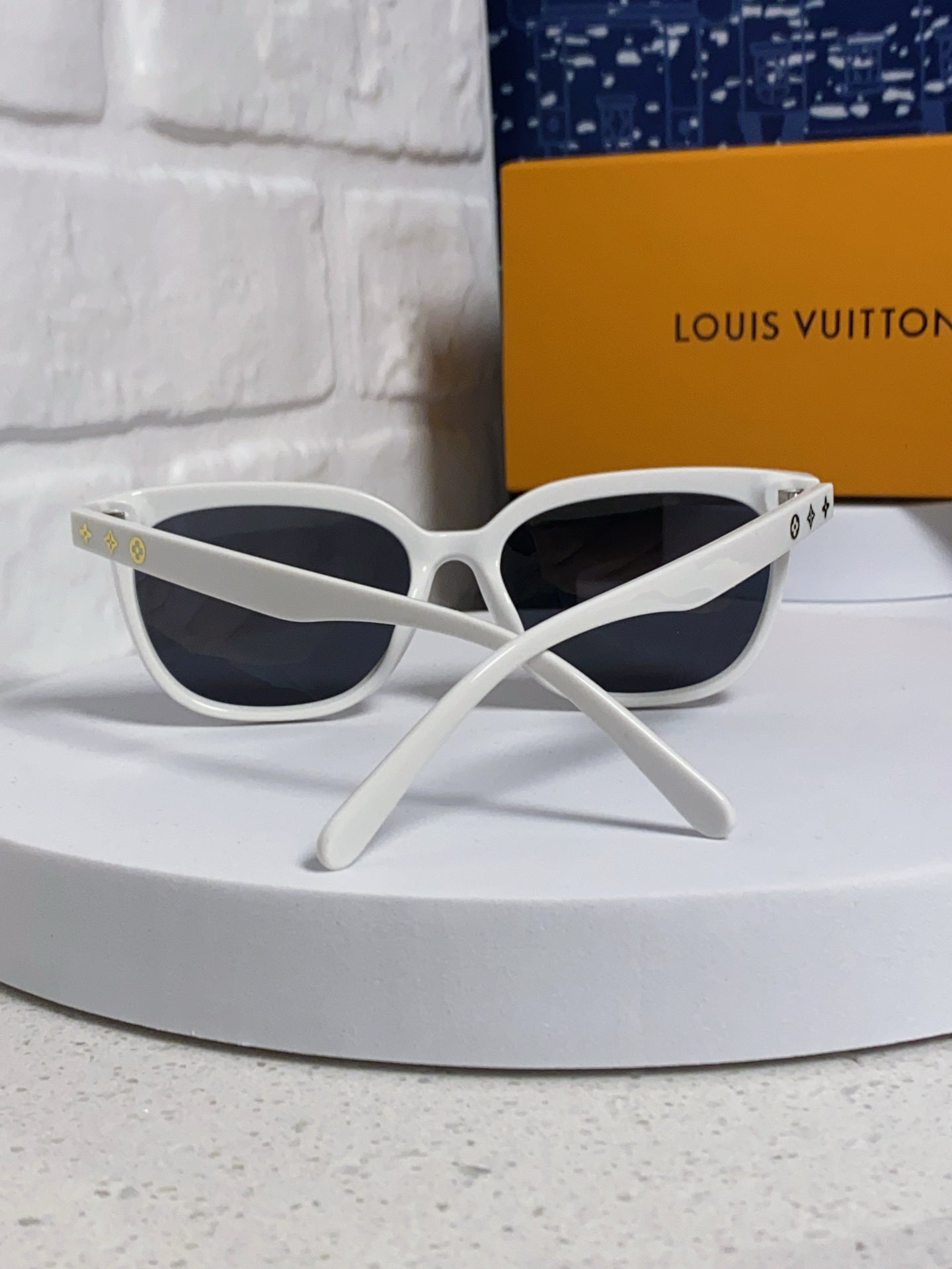 LOUIS VUITTON CAT EYE SUNGLASSES 571651 IN WHITE ACETATE
