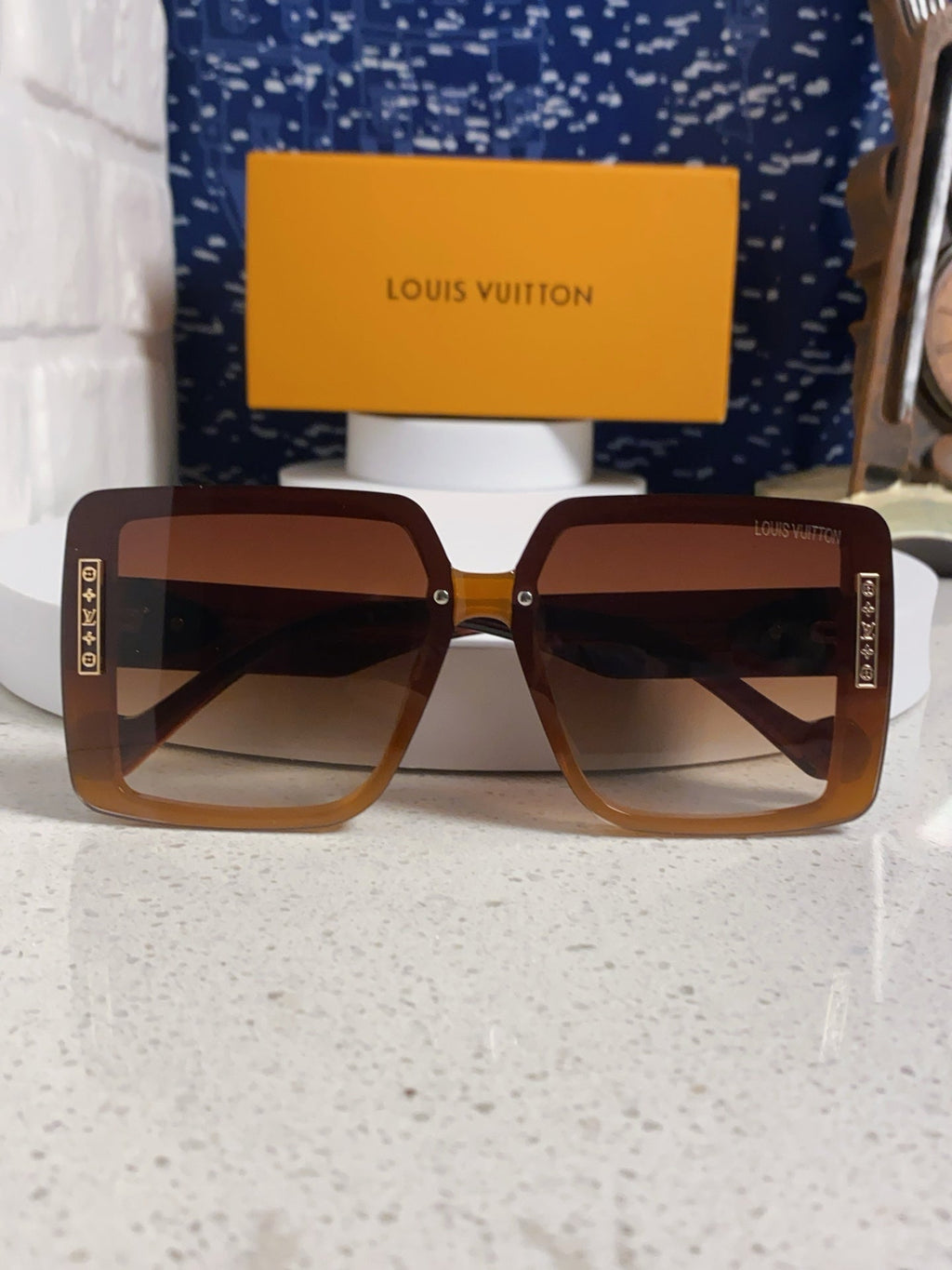 LOUIS VUITTON SQUARE SUNGLASSES 571655 IN BROWN CLEAR ACETATE