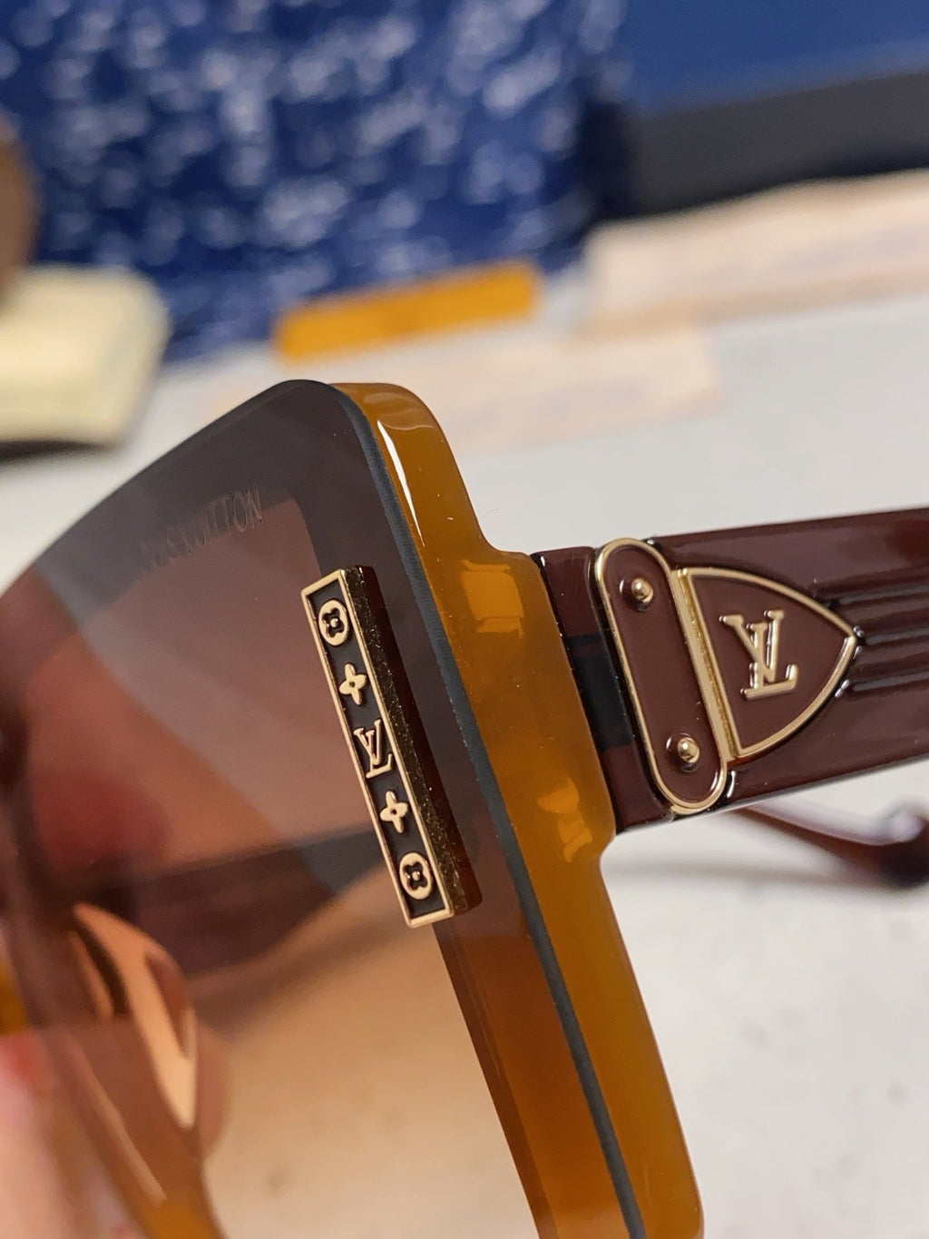 LOUIS VUITTON SQUARE SUNGLASSES 571655 IN BROWN CLEAR ACETATE