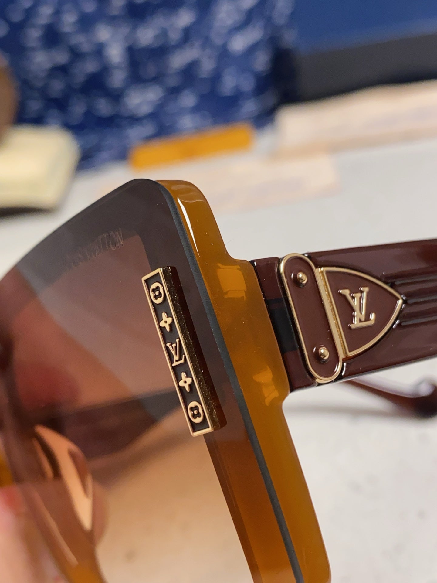 LOUIS VUITTON SQUARE SUNGLASSES 571655 IN BROWN CLEAR ACETATE
