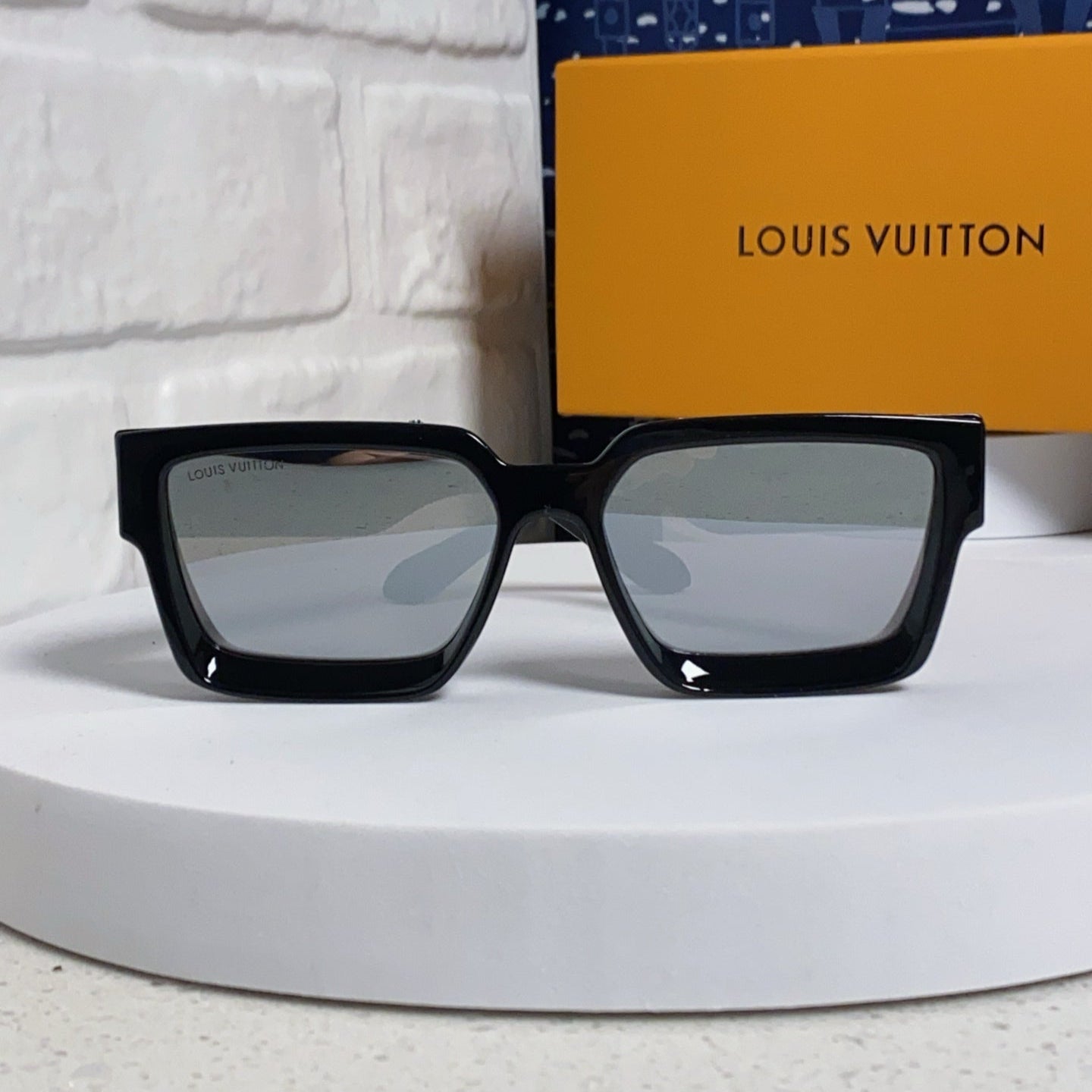 LOUIS VUITTON RECTANGLE SUNGLASSES 575846 IN BLACK ACETATE