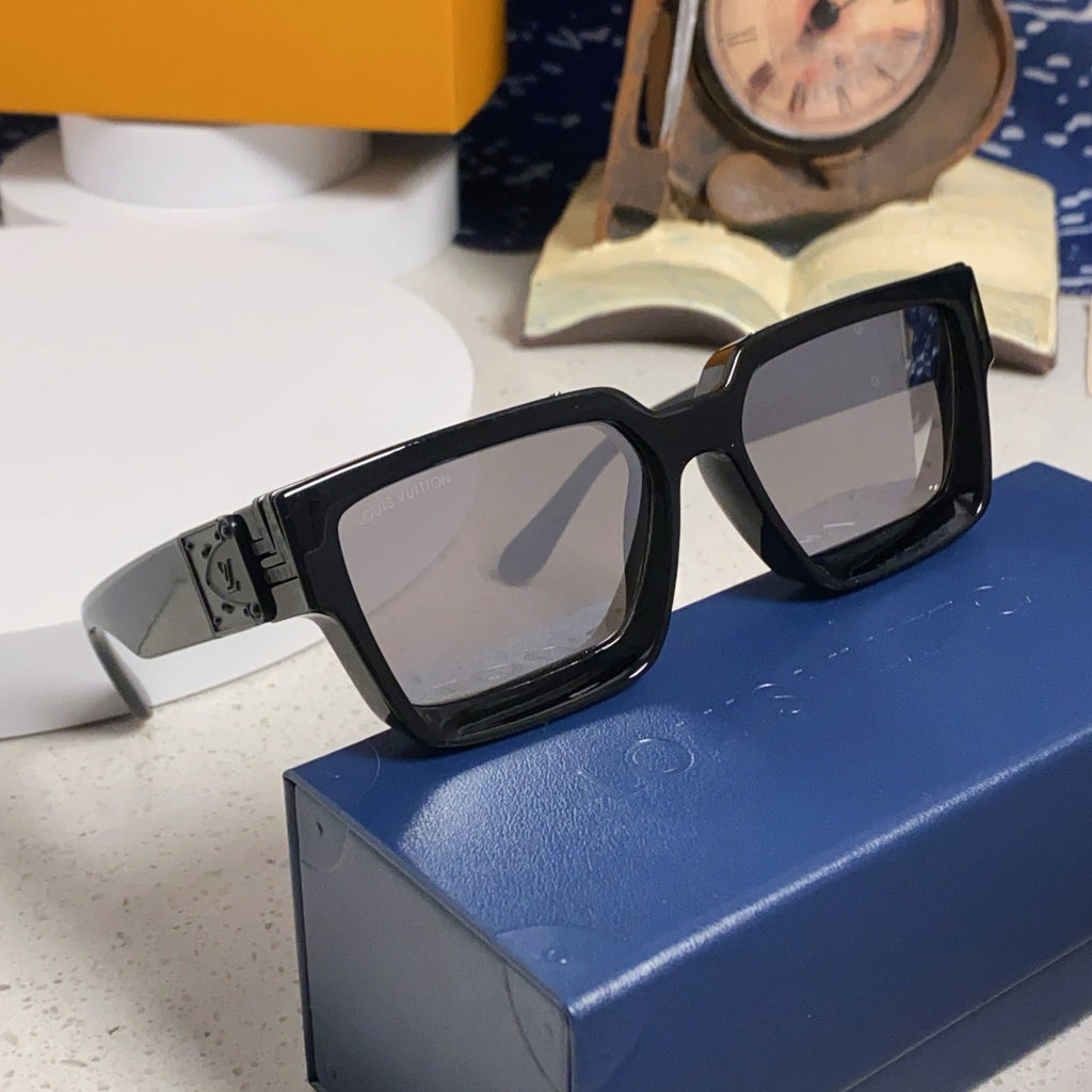 LOUIS VUITTON RECTANGLE SUNGLASSES 575846 IN BLACK ACETATE
