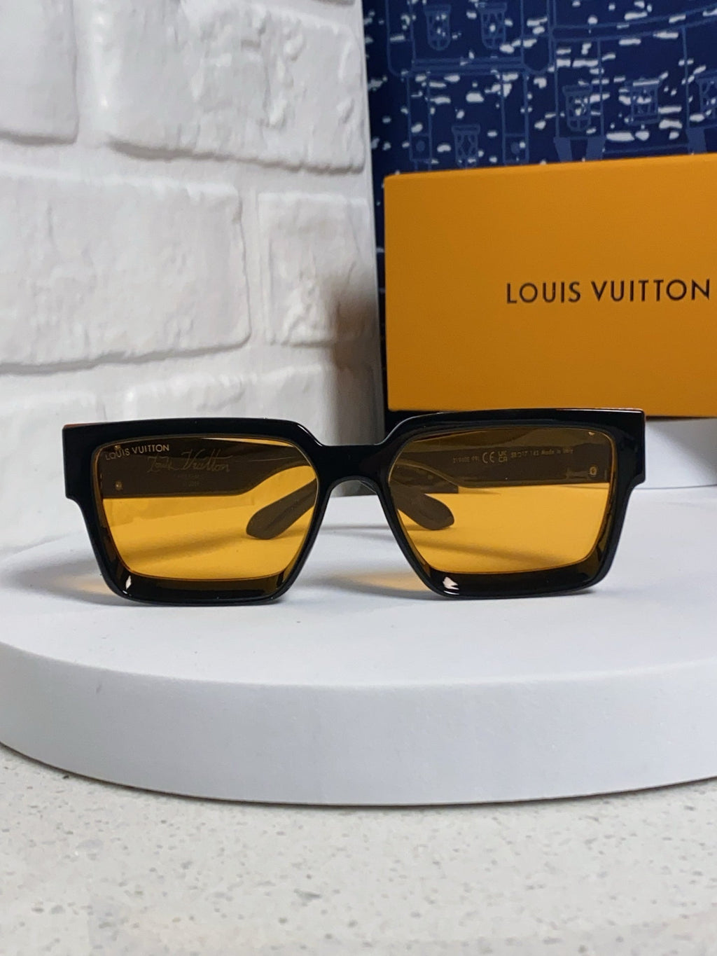 LOUIS VUITTON RECTANGLE SUNGLASSES 575848 IN BLACK ACETATE ORANGE METAL YELLOW LENS