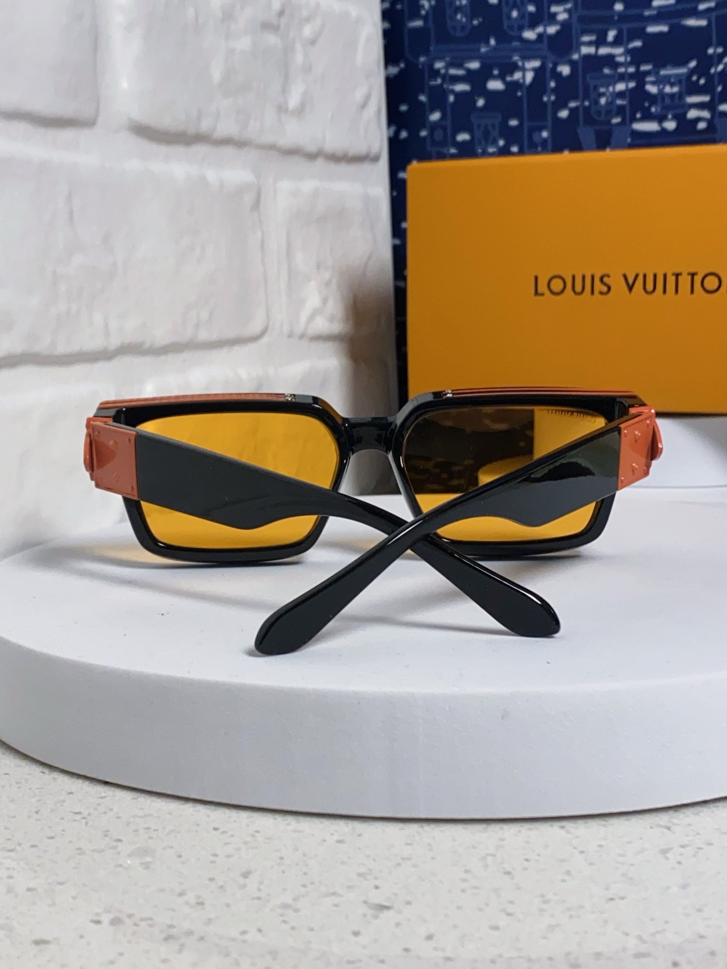 LOUIS VUITTON RECTANGLE SUNGLASSES 575848 IN BLACK ACETATE ORANGE METAL YELLOW LENS