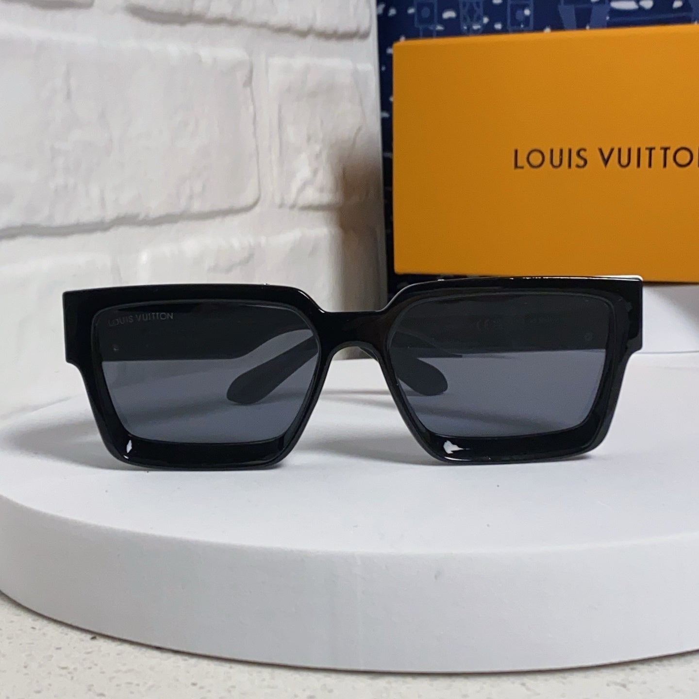 LOUIS VUITTON RECTANGLE SUNGLASSES 575849 BLACK IN ACETATE