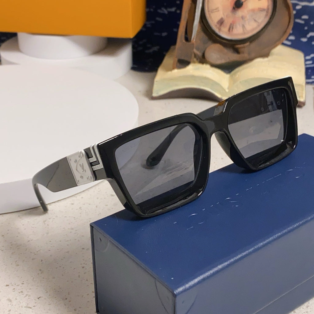 LOUIS VUITTON RECTANGLE SUNGLASSES 575849 BLACK IN ACETATE