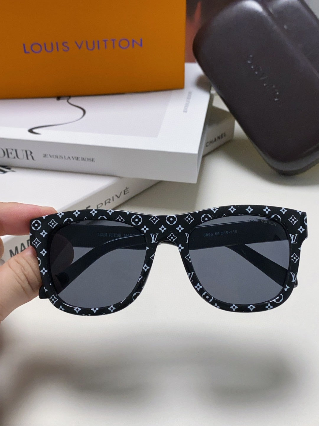 LOUIS VUITTON MONOGRAM SUNGLASS 581386 IN BLACK ACETATE FRAME