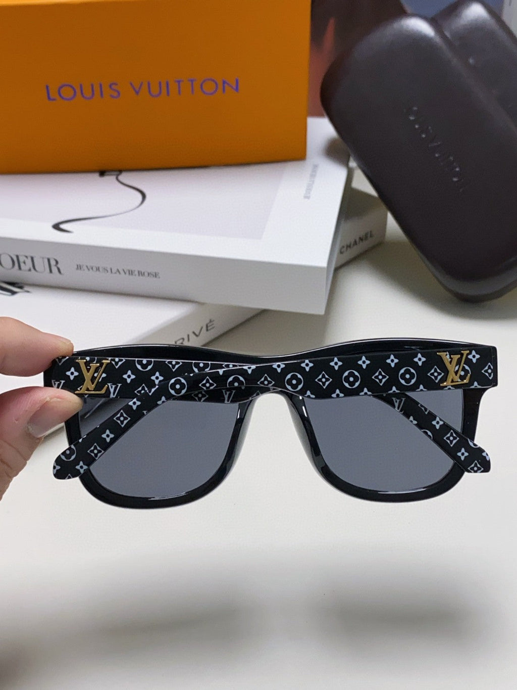 LOUIS VUITTON MONOGRAM SUNGLASS 581386 IN BLACK ACETATE FRAME