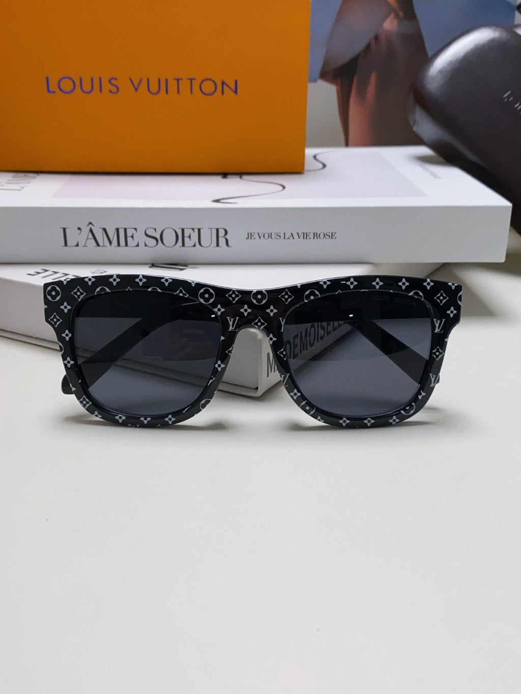 LOUIS VUITTON MONOGRAM SUNGLASS 581386 IN BLACK ACETATE FRAME