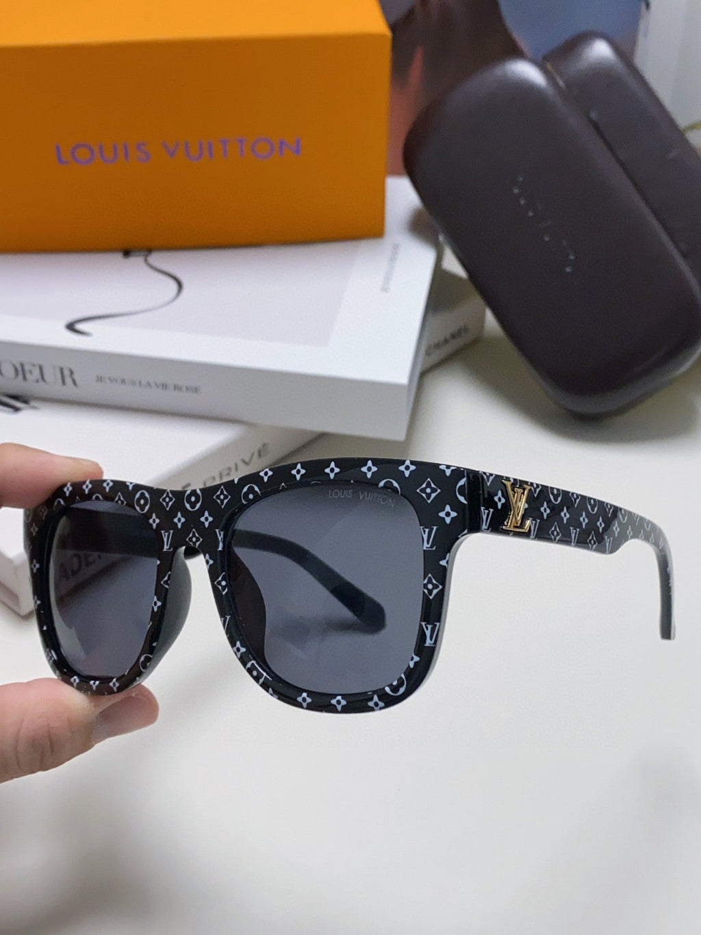LOUIS VUITTON MONOGRAM SUNGLASS 581386 IN BLACK ACETATE FRAME
