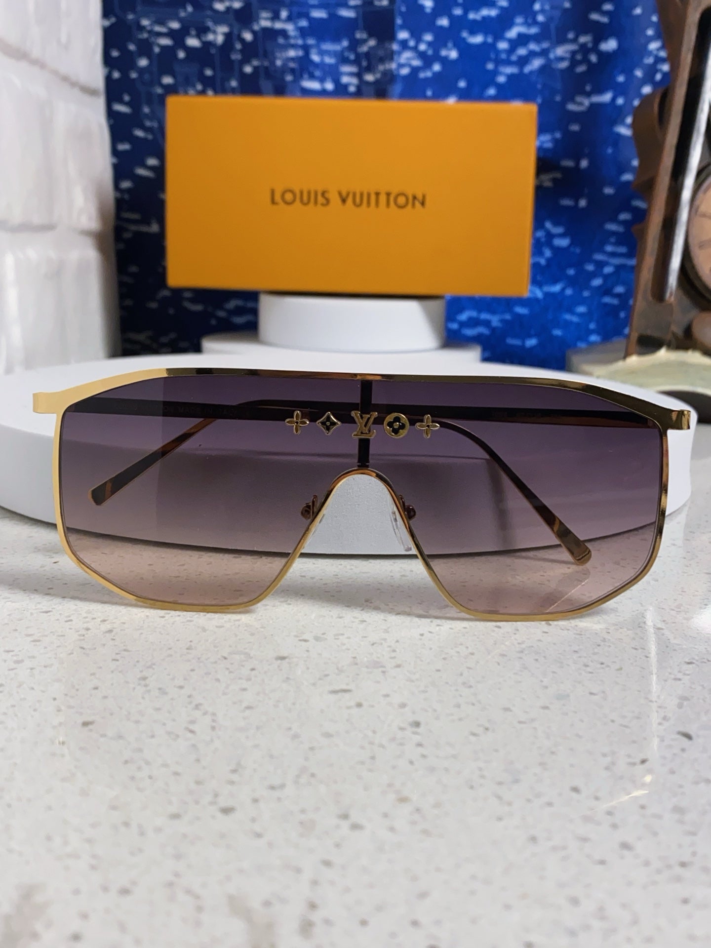LOUIS VUITTON GOLDEN MASK SUNGLASSES 582732 IN GOLD METAL DARK GREY SMOKE LENSES