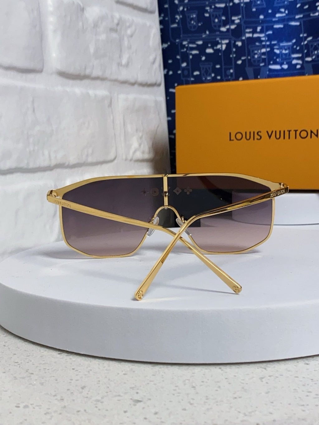 LOUIS VUITTON GOLDEN MASK SUNGLASSES 582732 IN GOLD METAL DARK GREY SMOKE LENSES