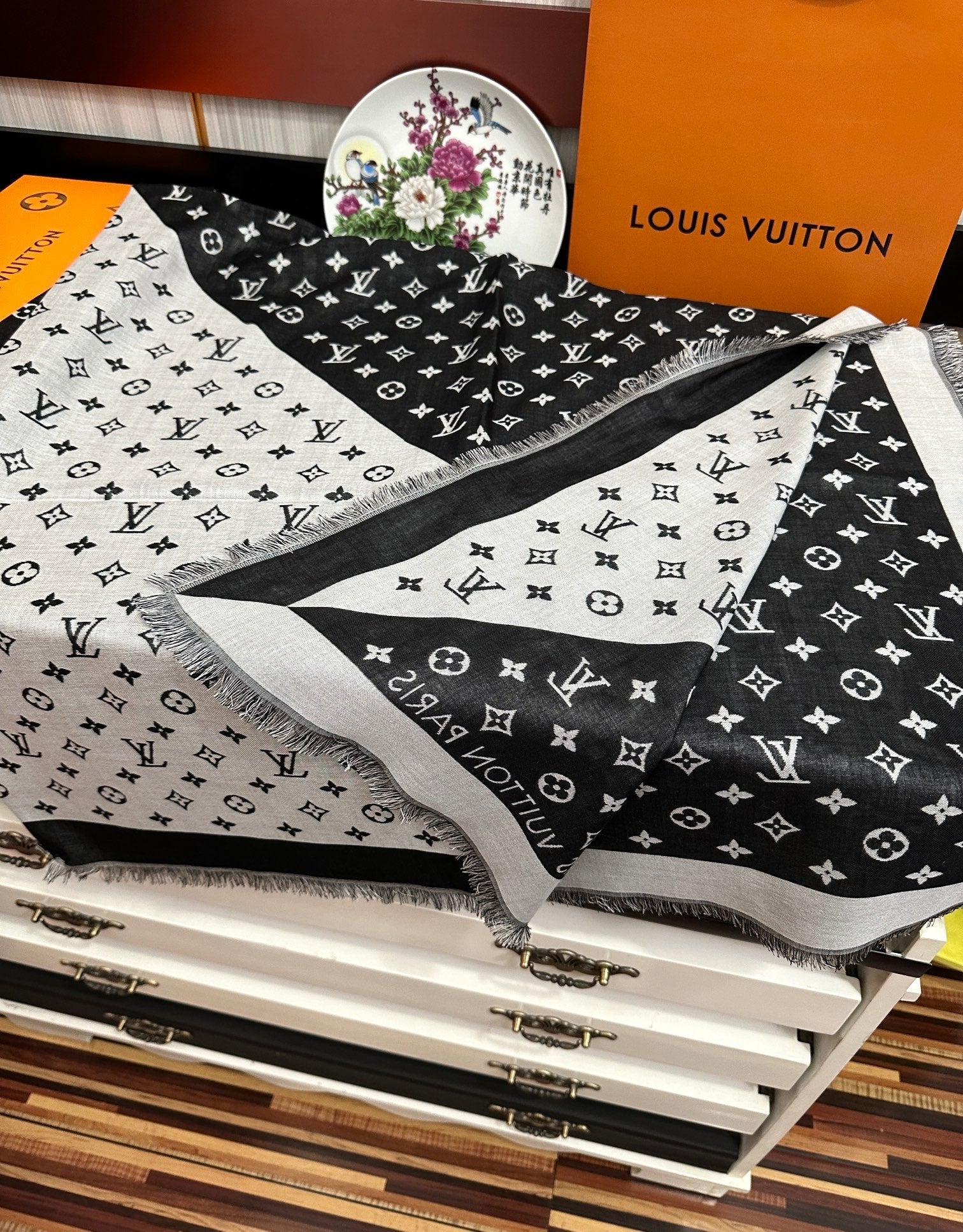 LOUIS VUITTON MONOGRAM 140 CM SQUARE SCARF IN BLACK MIX WHITE CASHMERE 391107