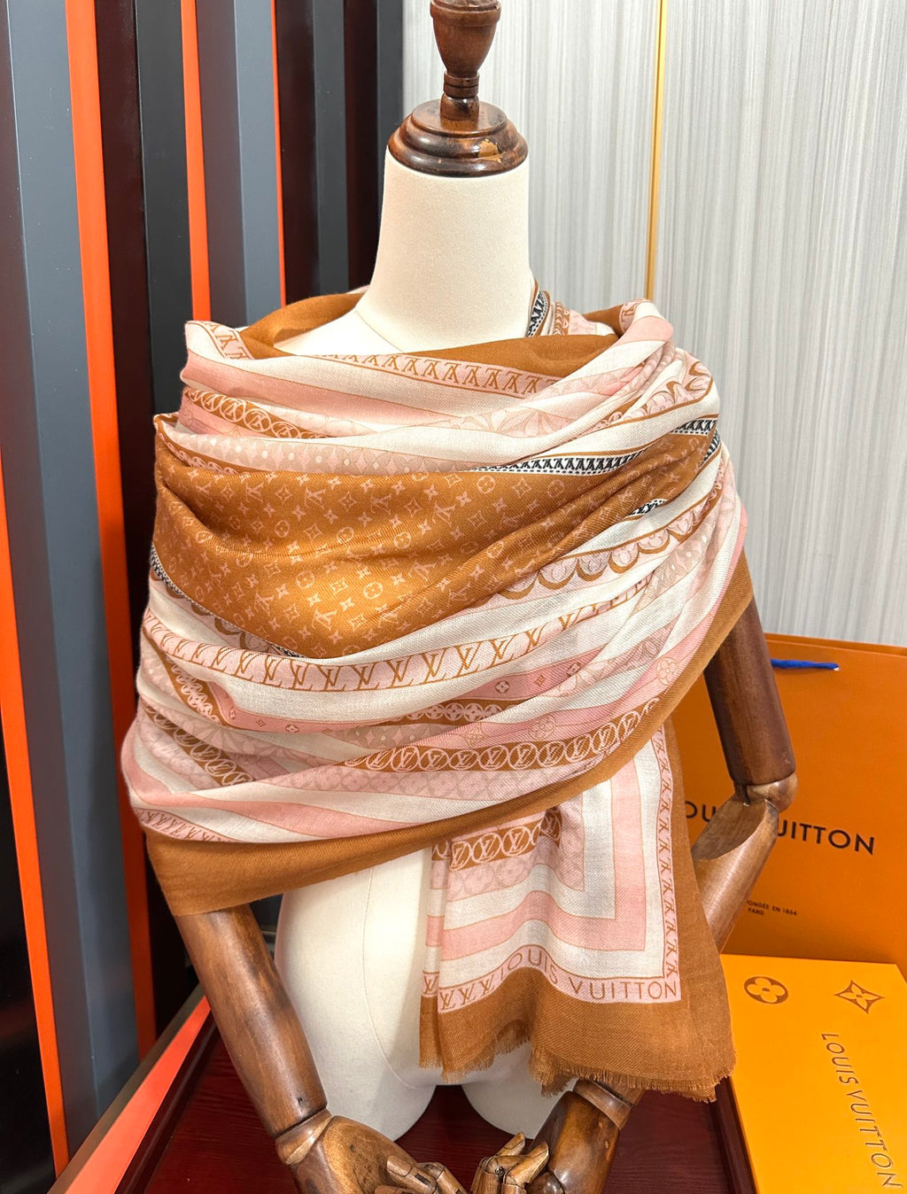 LOUIS VUITTON SCARF 200 CM IN COLORFUL CASHMERE 394891