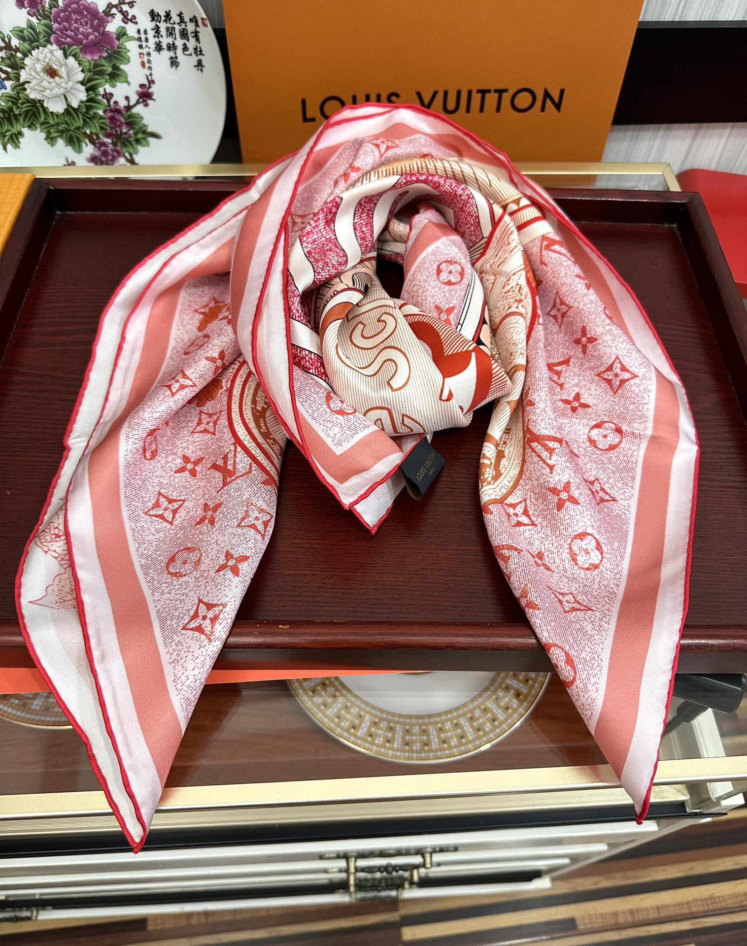 LOUIS VUITTON SQUARE SILK SCARF MALLES MERVEILLEUSES 90 CM PINK 399996