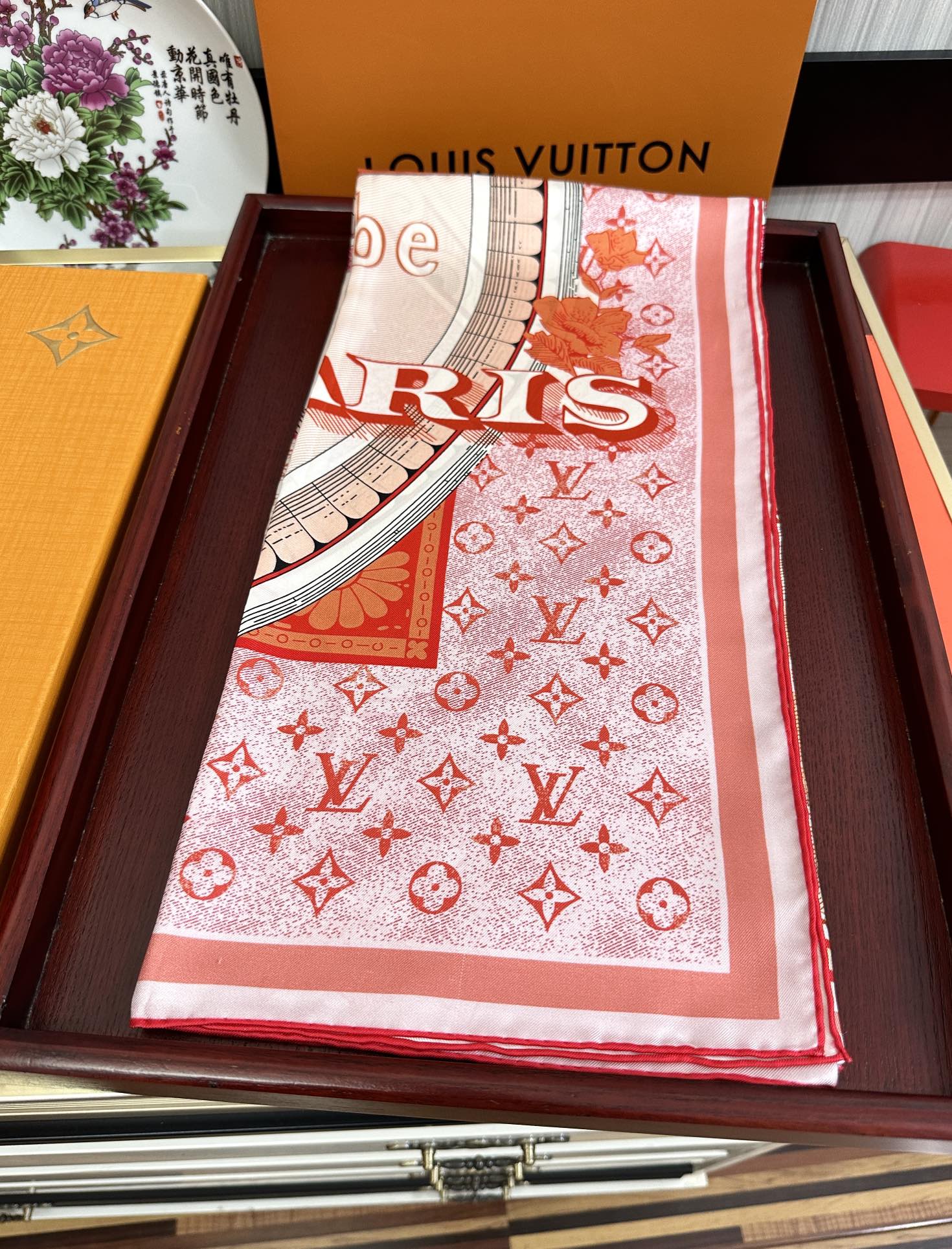 LOUIS VUITTON SQUARE SILK SCARF MALLES MERVEILLEUSES 90 CM PINK 399996