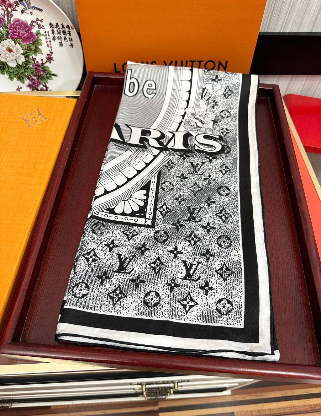 LOUIS VUITTON SQUARE SILK SCARF MALLES MERVEILLEUSES 90 CM BLACK MIX WHITE 399997