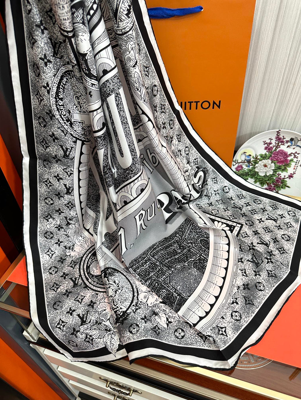 LOUIS VUITTON SQUARE SILK SCARF MALLES MERVEILLEUSES 90 CM BLACK MIX WHITE 399997
