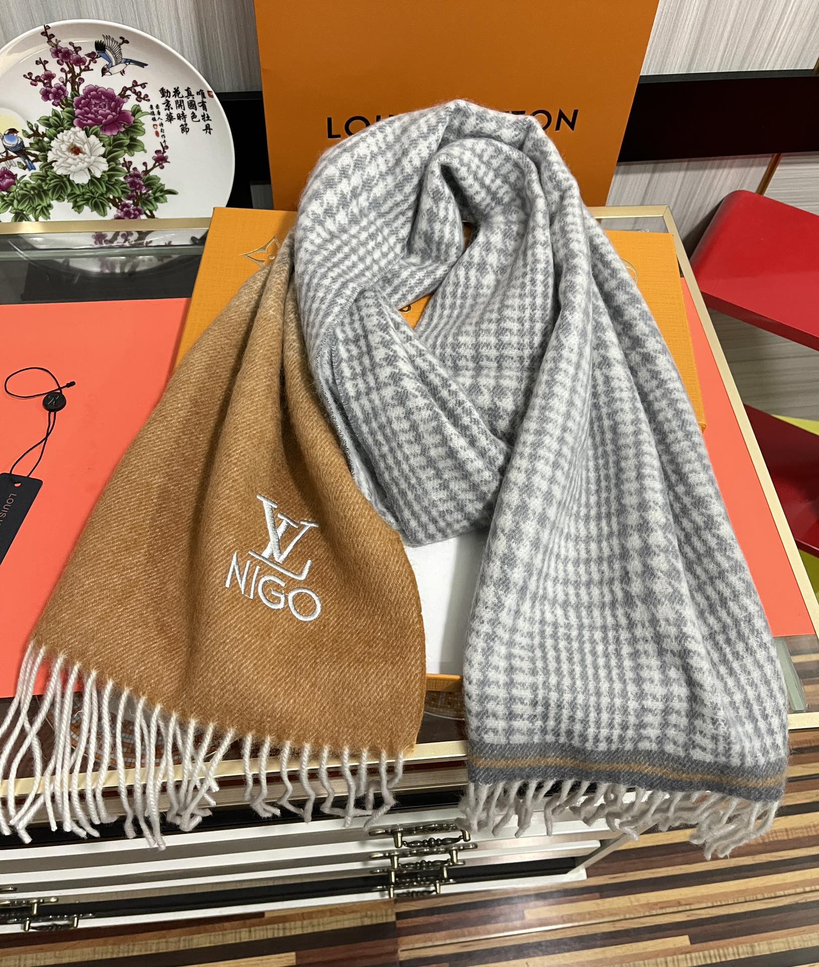 LOUIS VUITTON SCARF 200 CM IN BROWN MIX GREY CASHMERE 400011